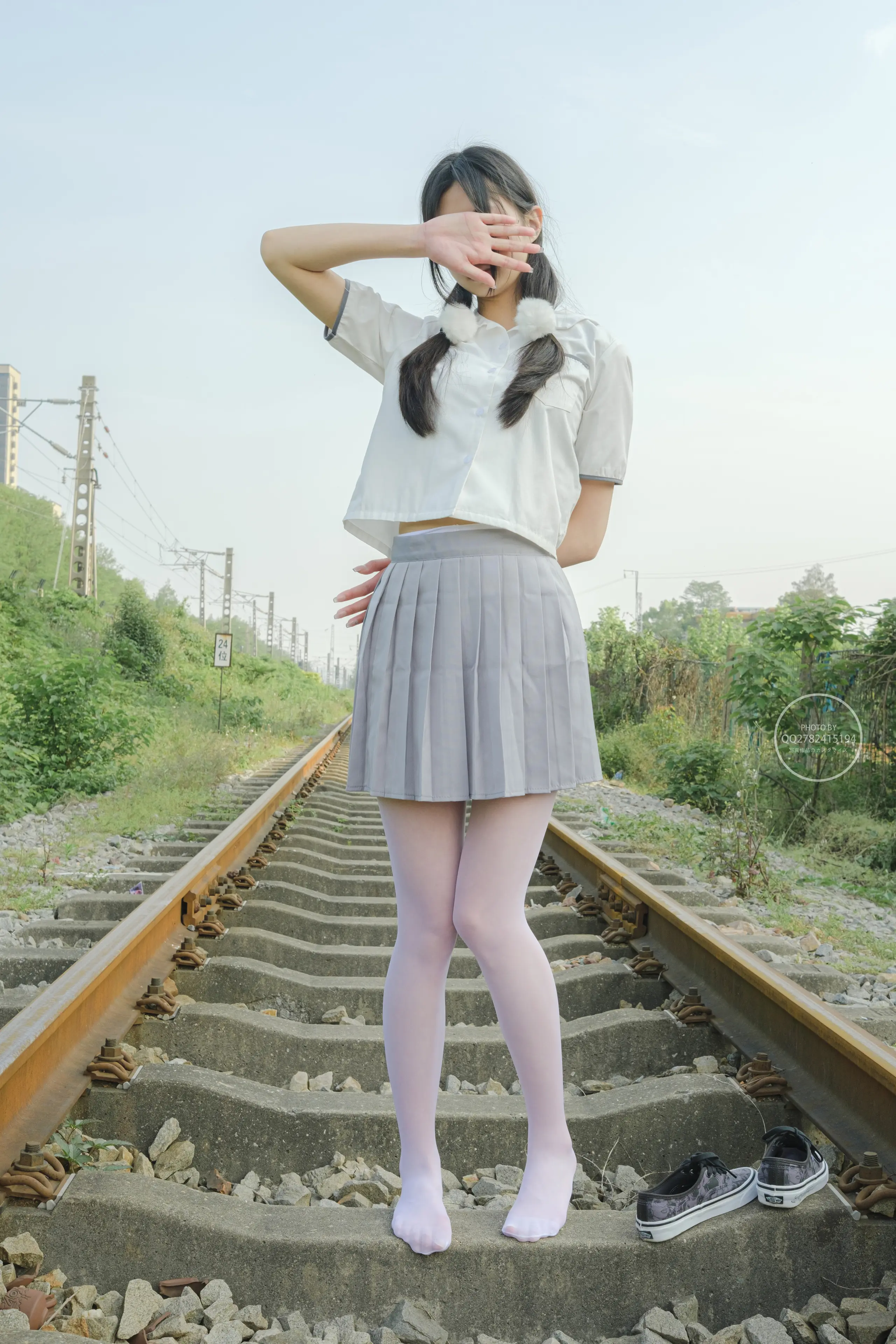 森萝财团 有料 吸吸 铁轨边的JK白丝美少女 [60P]