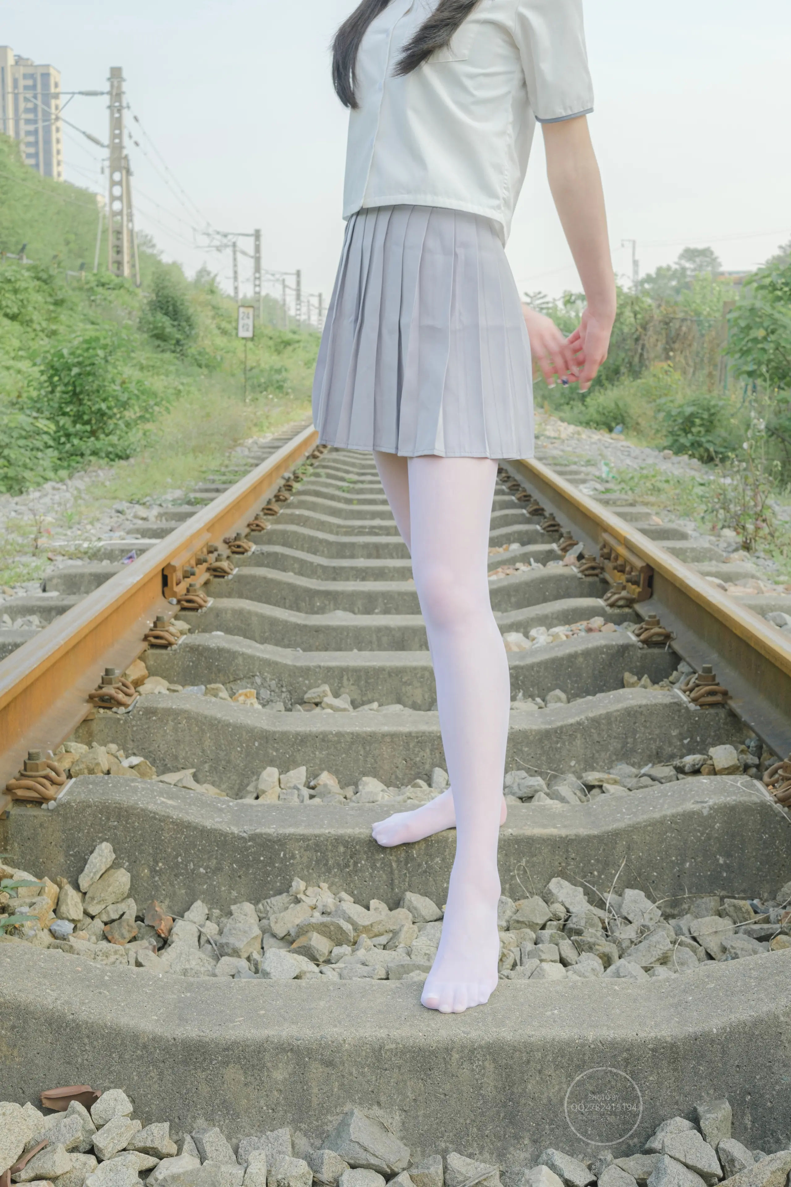 森萝财团 有料 吸吸 铁轨边的JK白丝美少女 [60P]