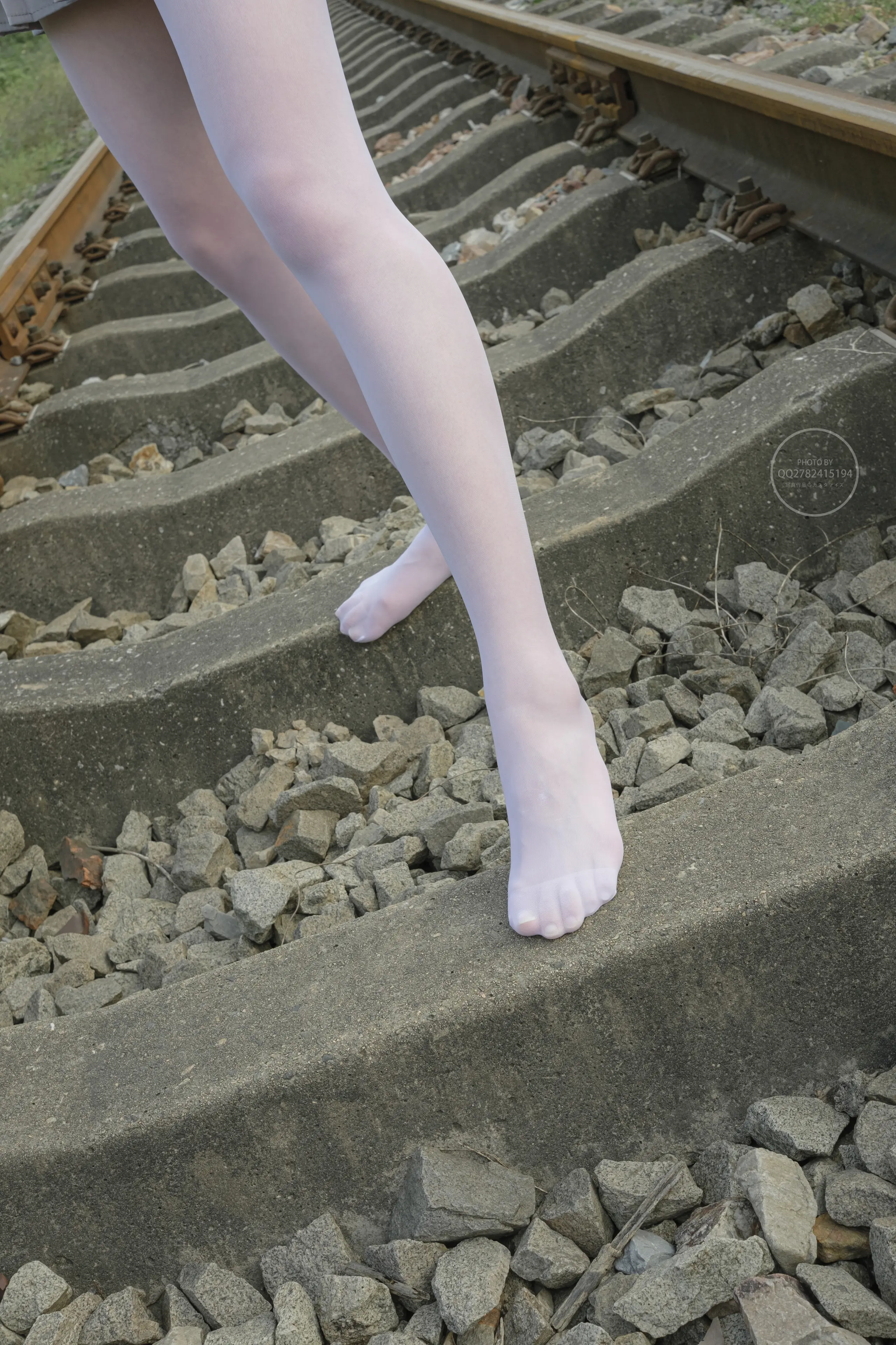 森萝财团 有料 吸吸 铁轨边的JK白丝美少女 [60P]