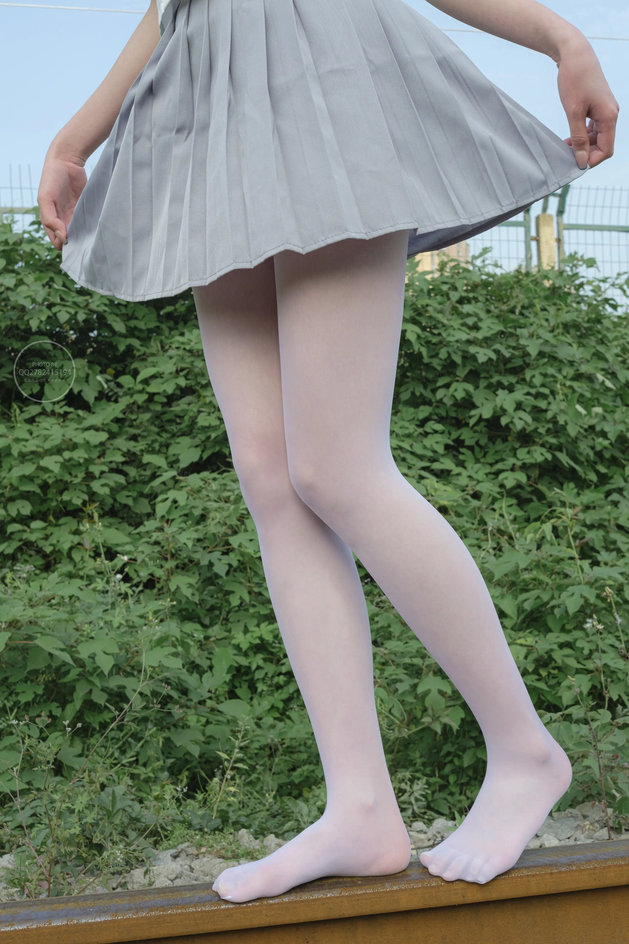 森萝财团 有料 吸吸 铁轨边的JK白丝美少女 [60P]