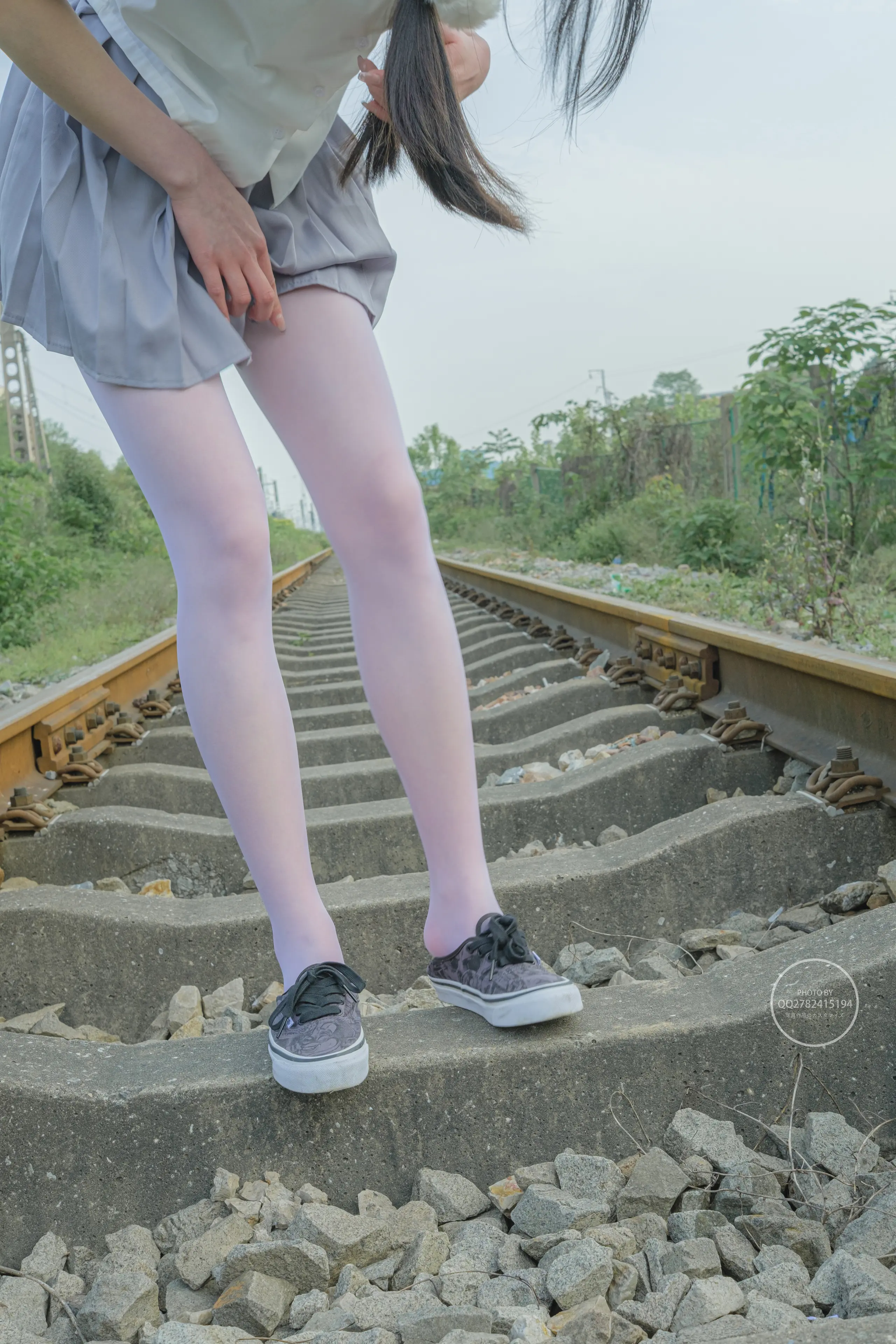森萝财团 有料 吸吸 铁轨边的JK白丝美少女 [60P]