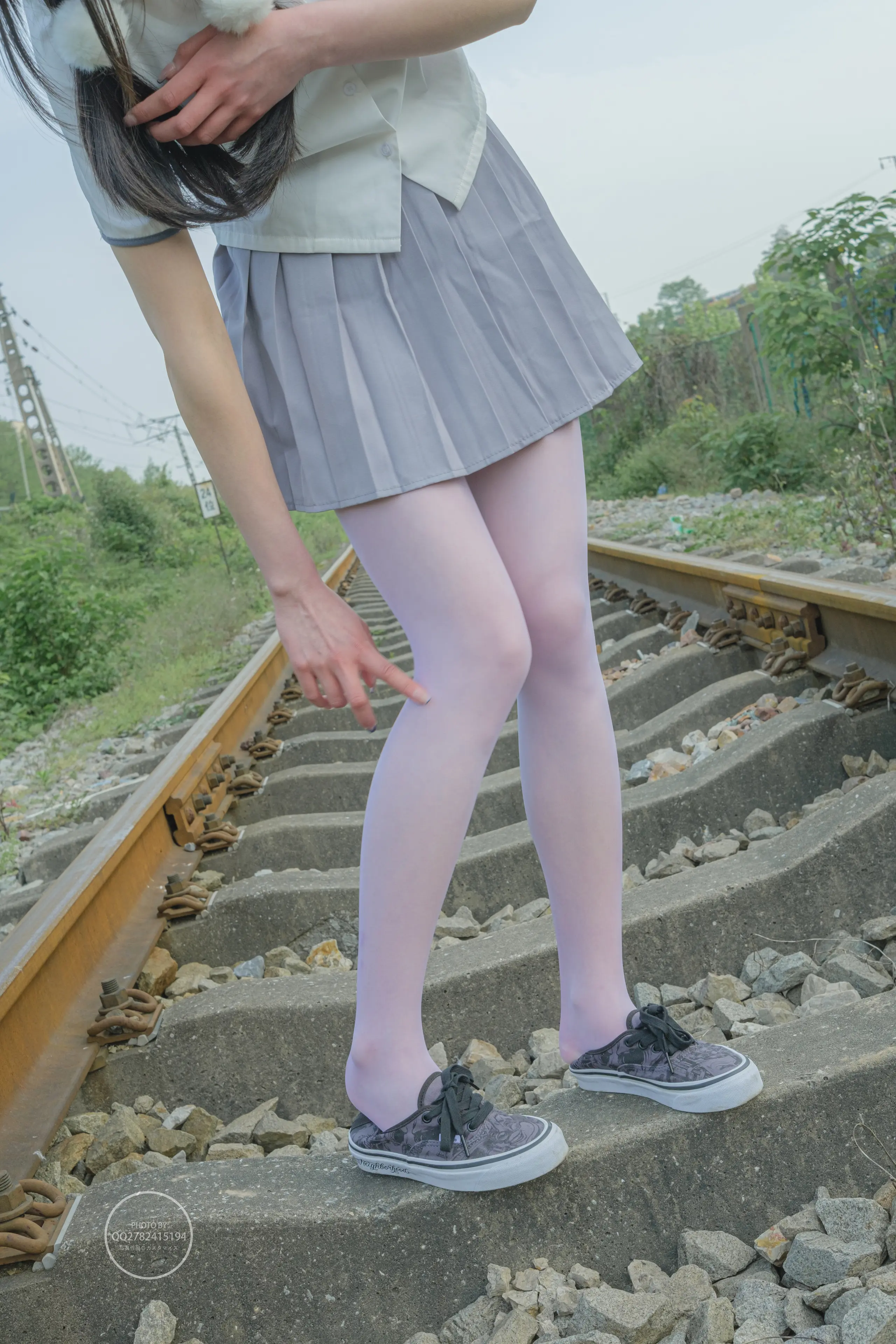 森萝财团 有料 吸吸 铁轨边的JK白丝美少女 [60P]