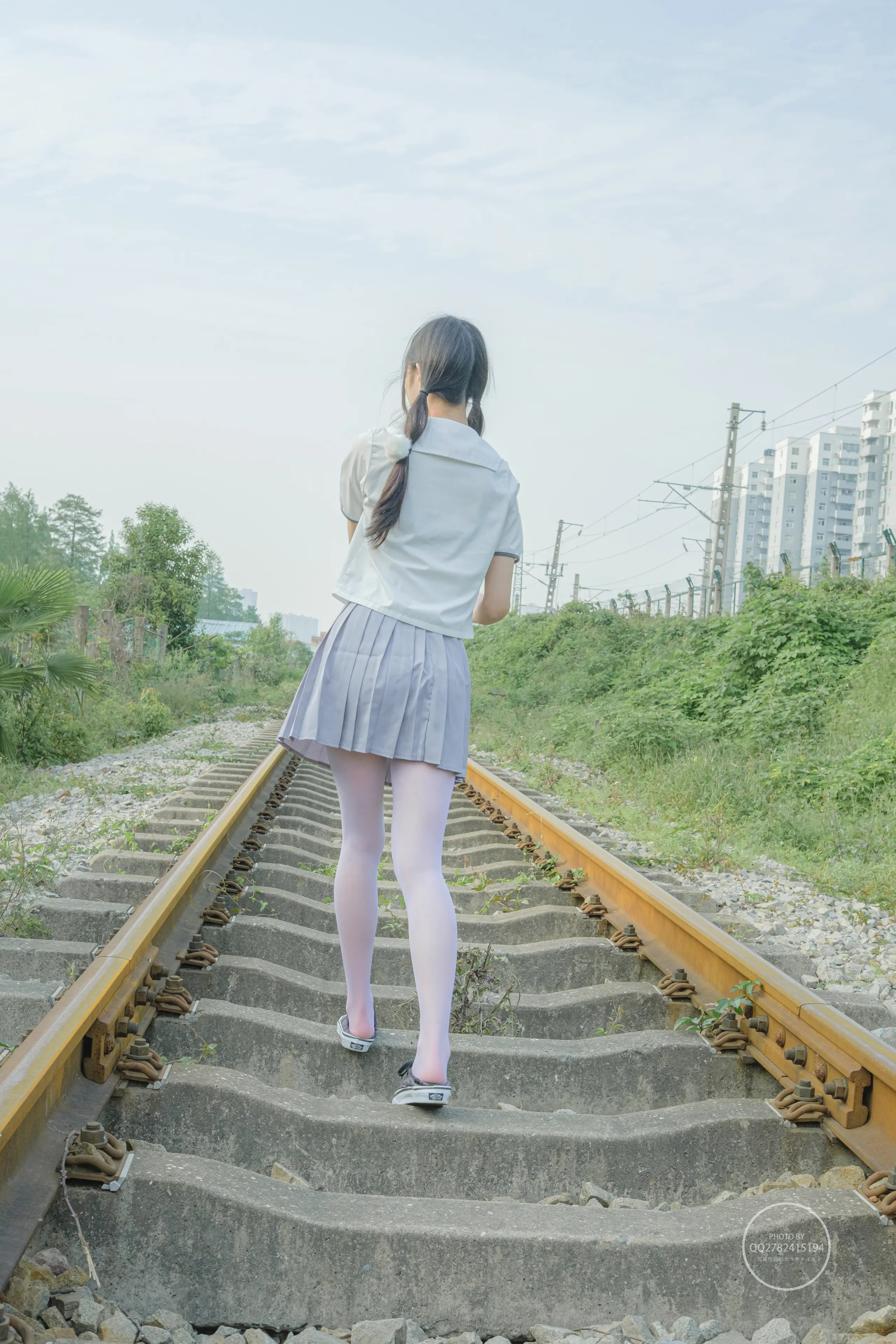 森萝财团 有料 吸吸 铁轨边的JK白丝美少女 [60P]