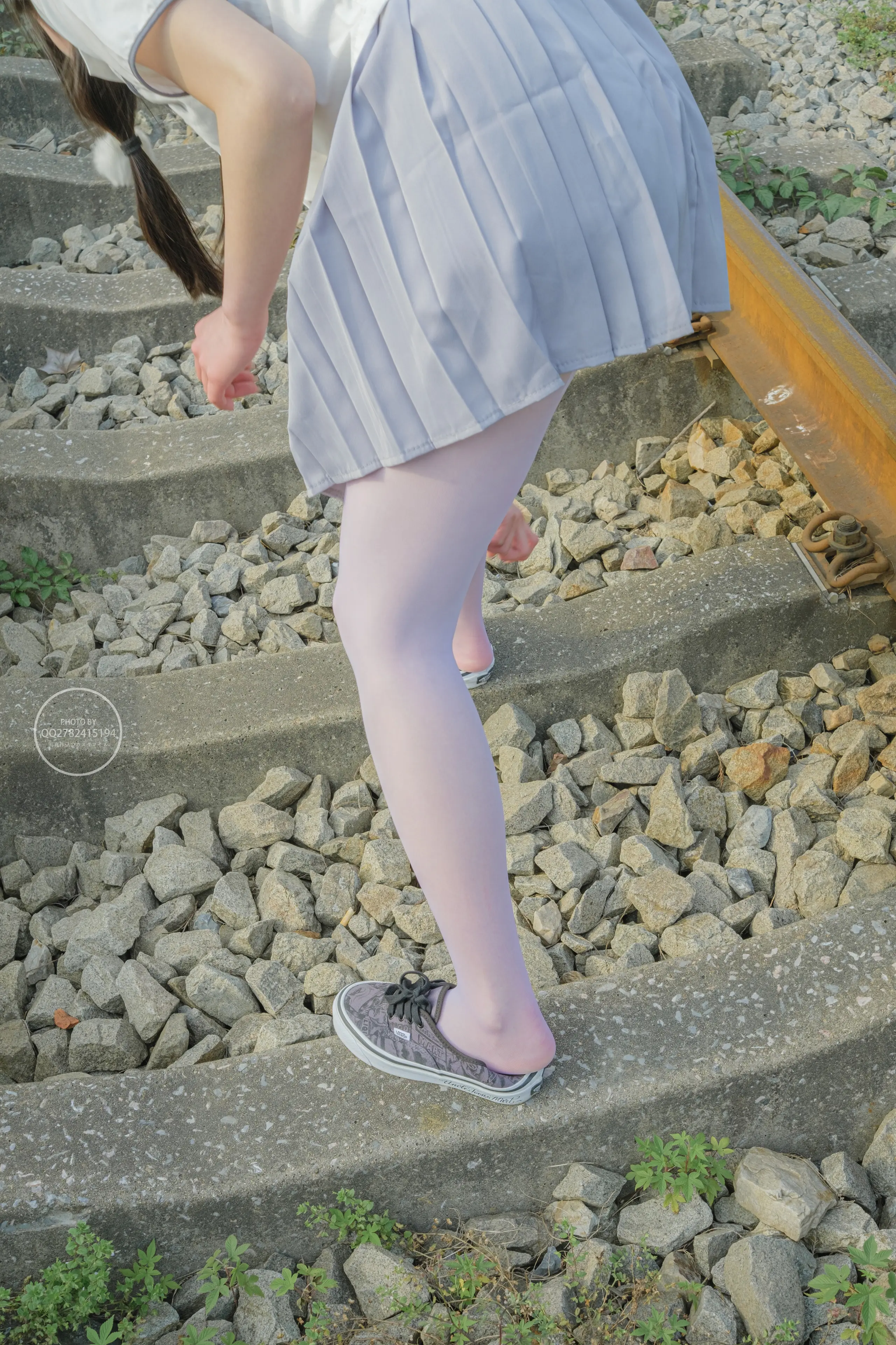 森萝财团 有料 吸吸 铁轨边的JK白丝美少女 [60P]