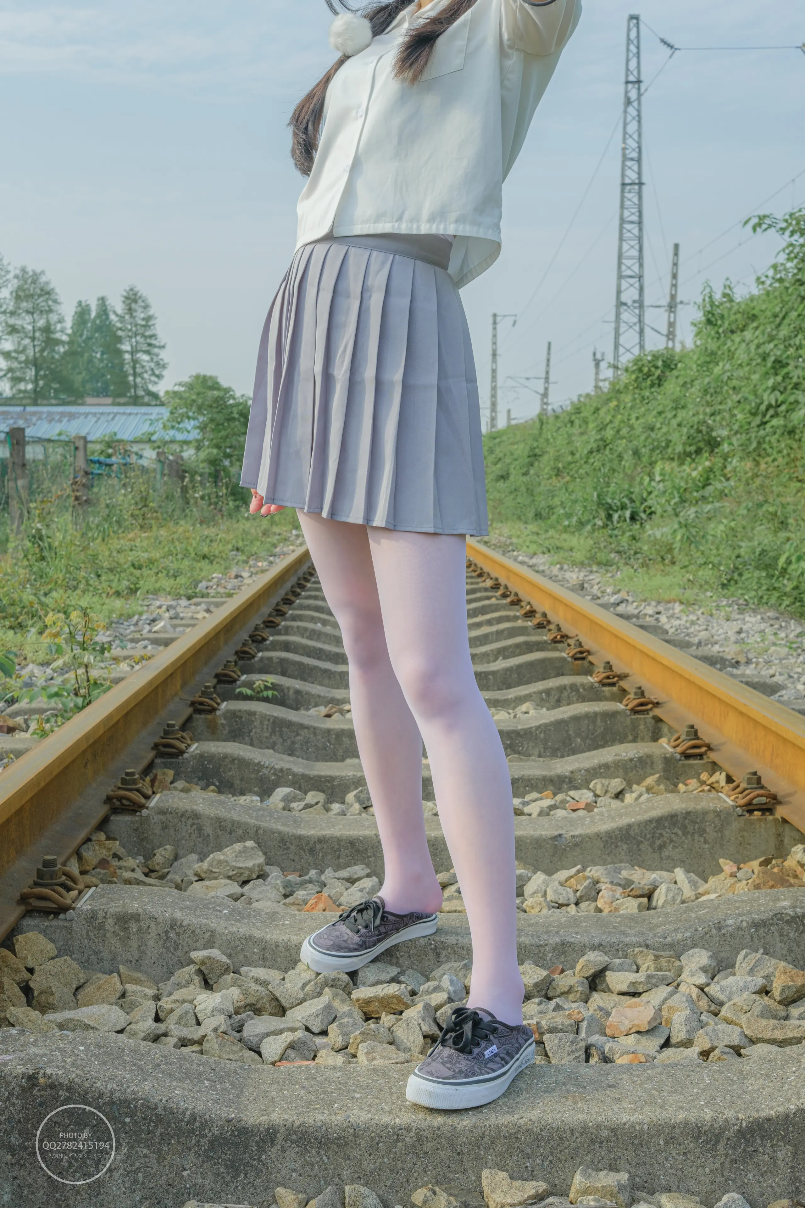 森萝财团 有料 吸吸 铁轨边的JK白丝美少女 [60P]