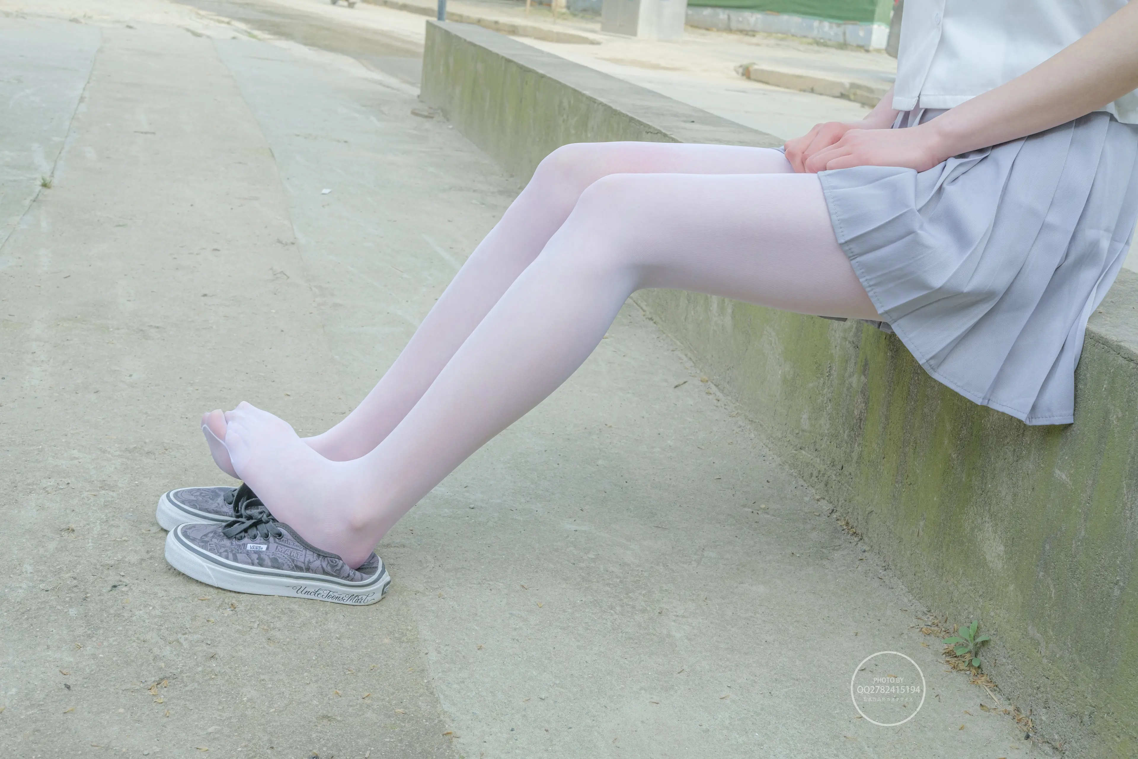 森萝财团 有料 吸吸 铁轨边的JK白丝美少女 [60P]