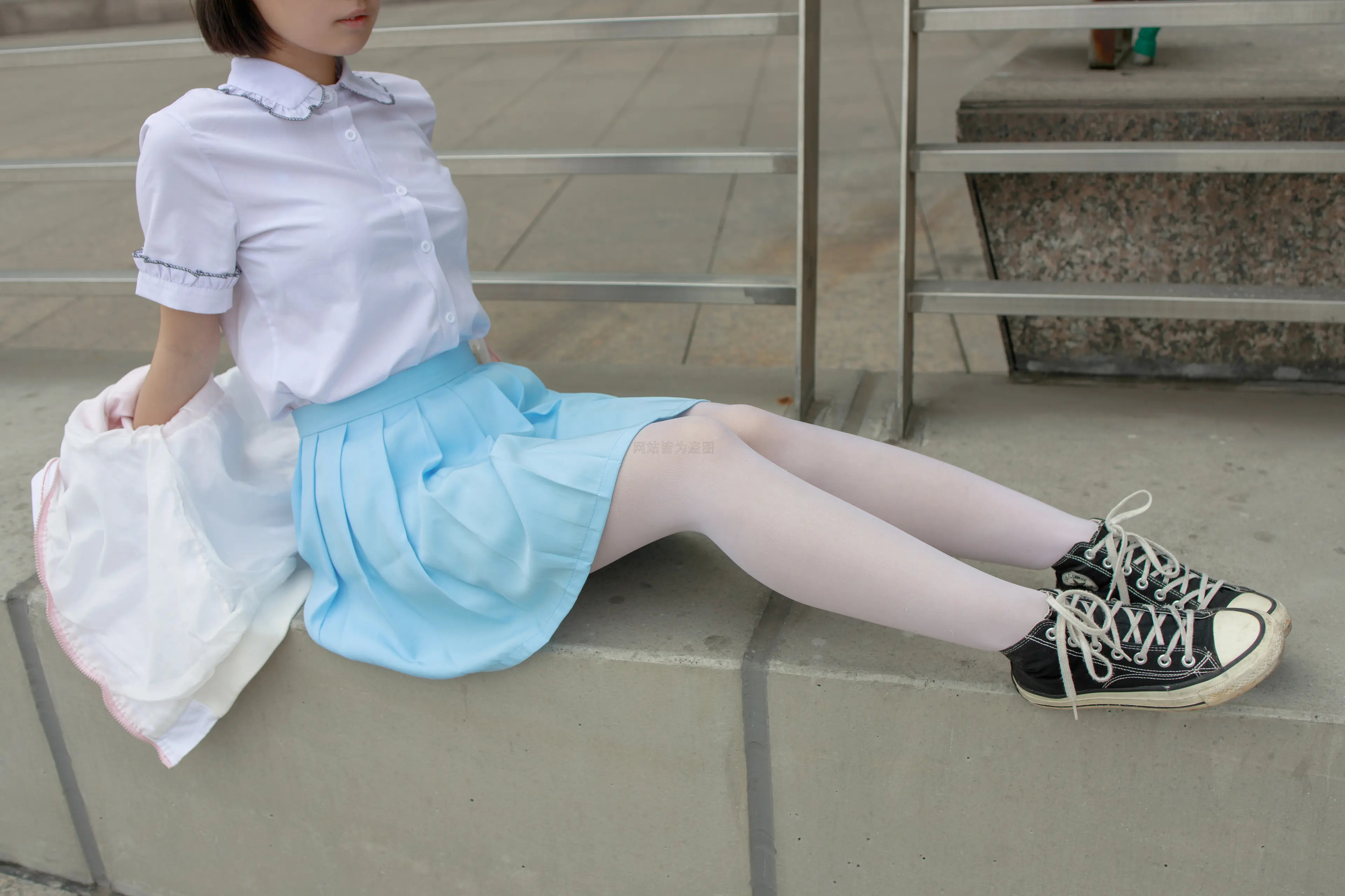 森萝财团 有料 小茵 公园白丝 [68P]