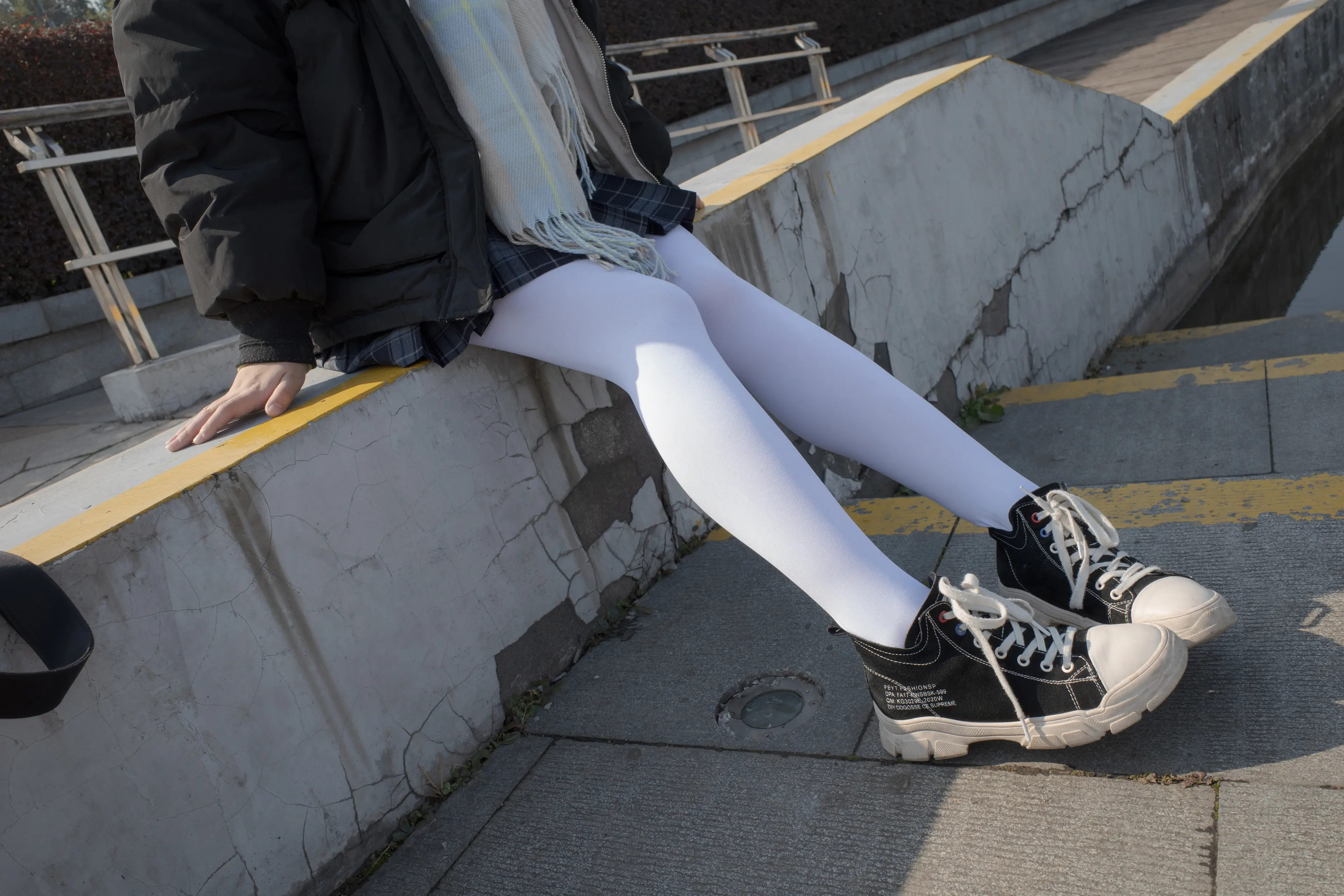 森萝财团 有料 小茵 户外公园帆布鞋白丝 [84P]