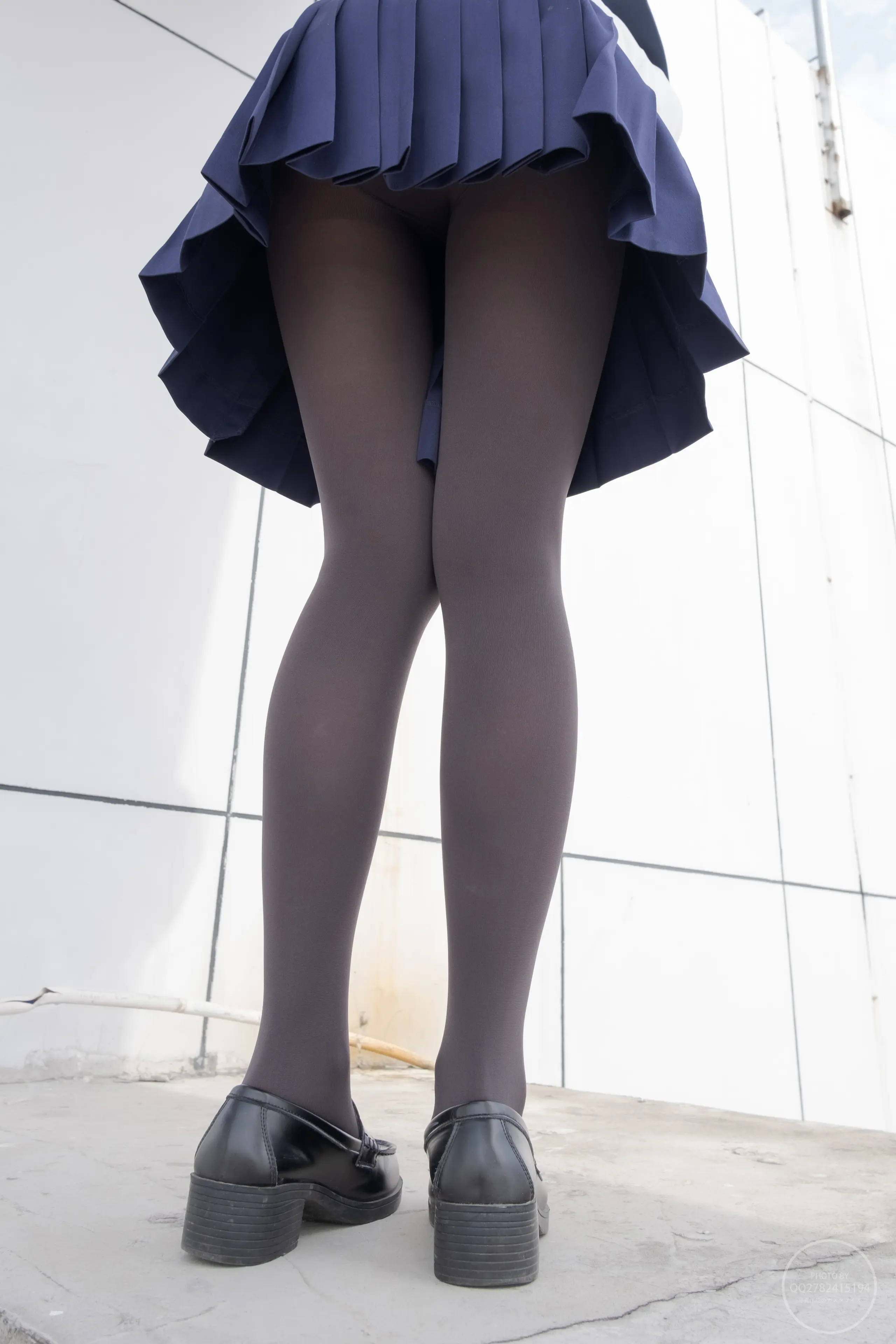 森萝财团 有料 小香 天台上的JK灰丝美少女 [90P]