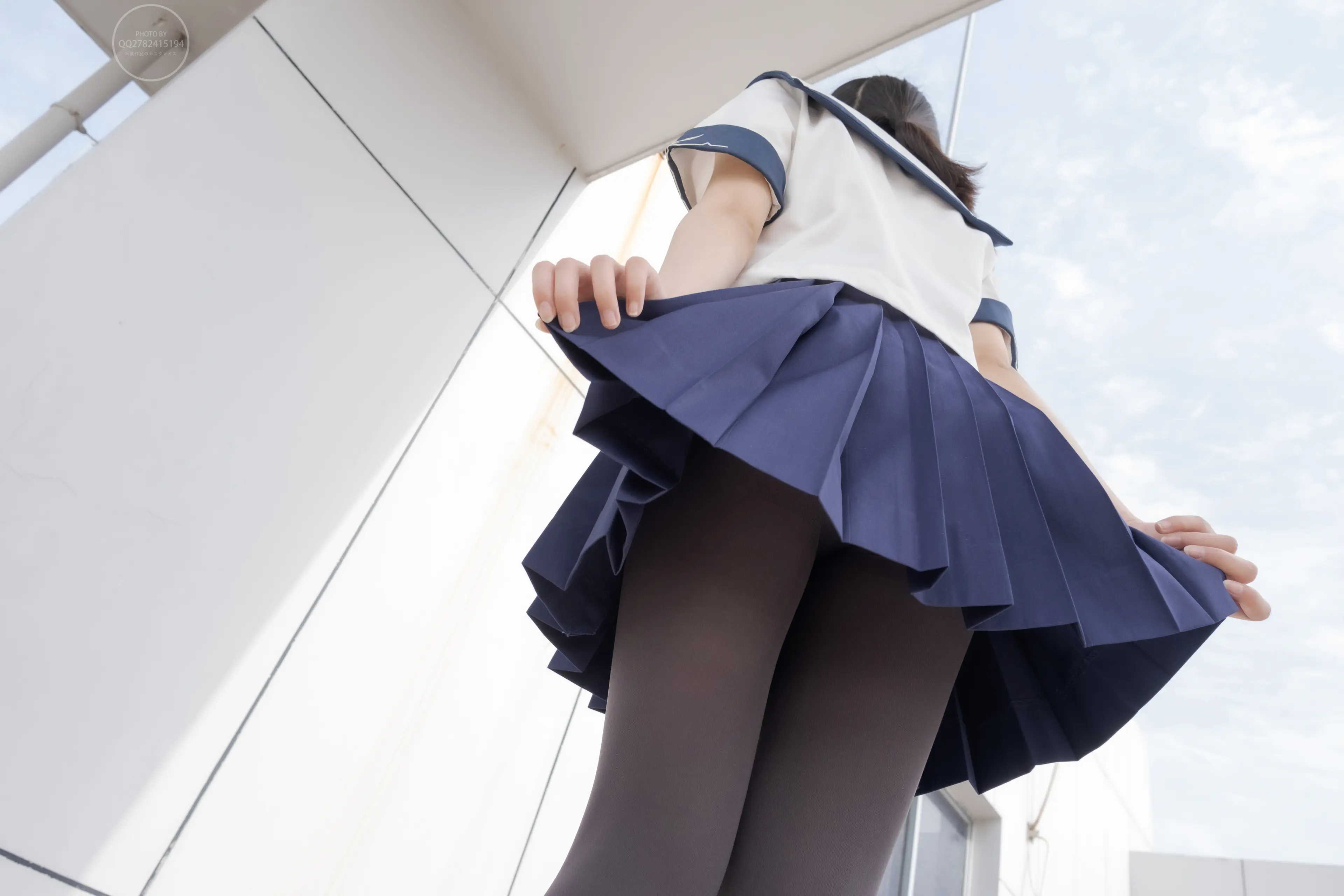 森萝财团 有料 小香 天台上的JK灰丝美少女 [90P]