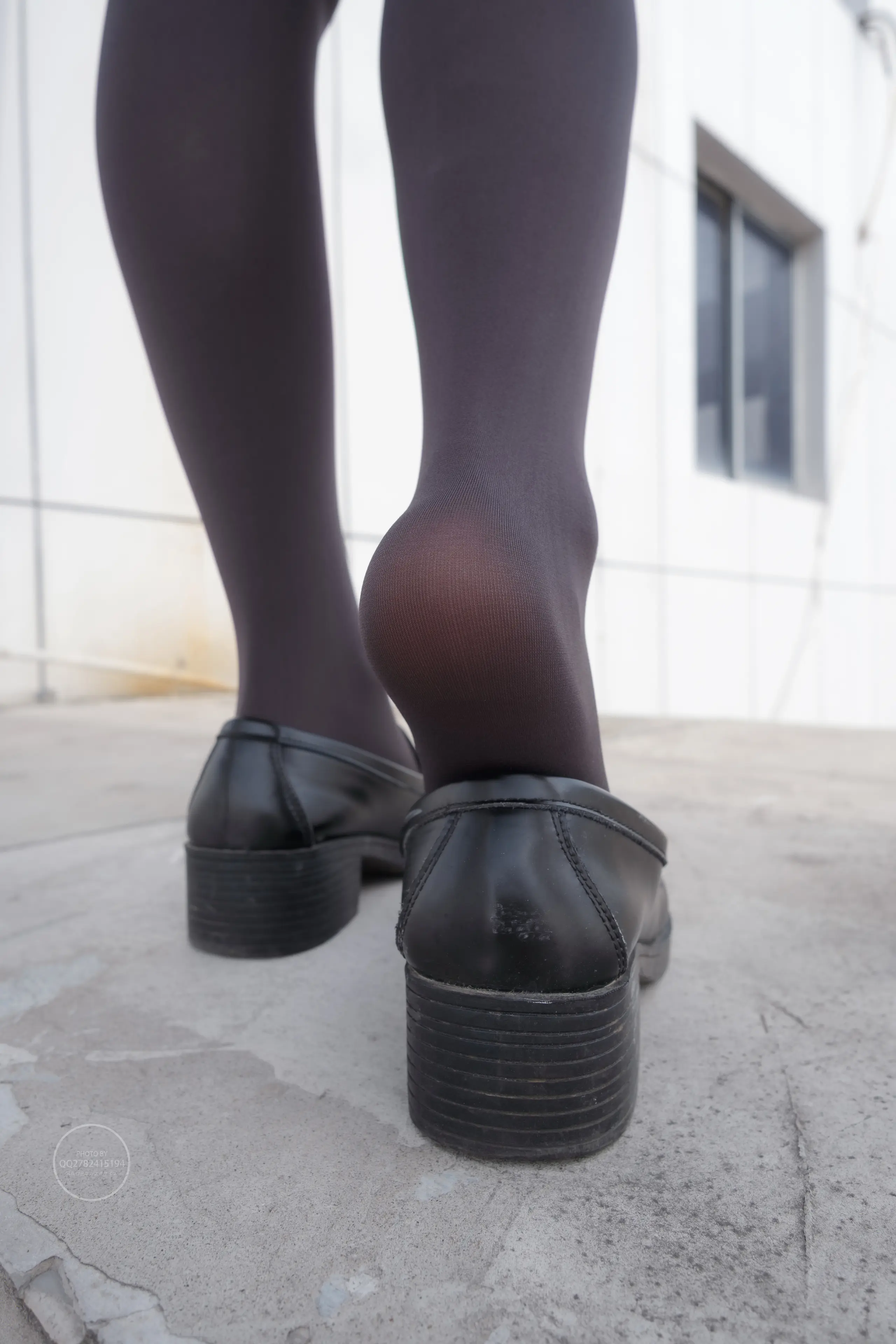 森萝财团 有料 小香 天台上的JK灰丝美少女 [90P]