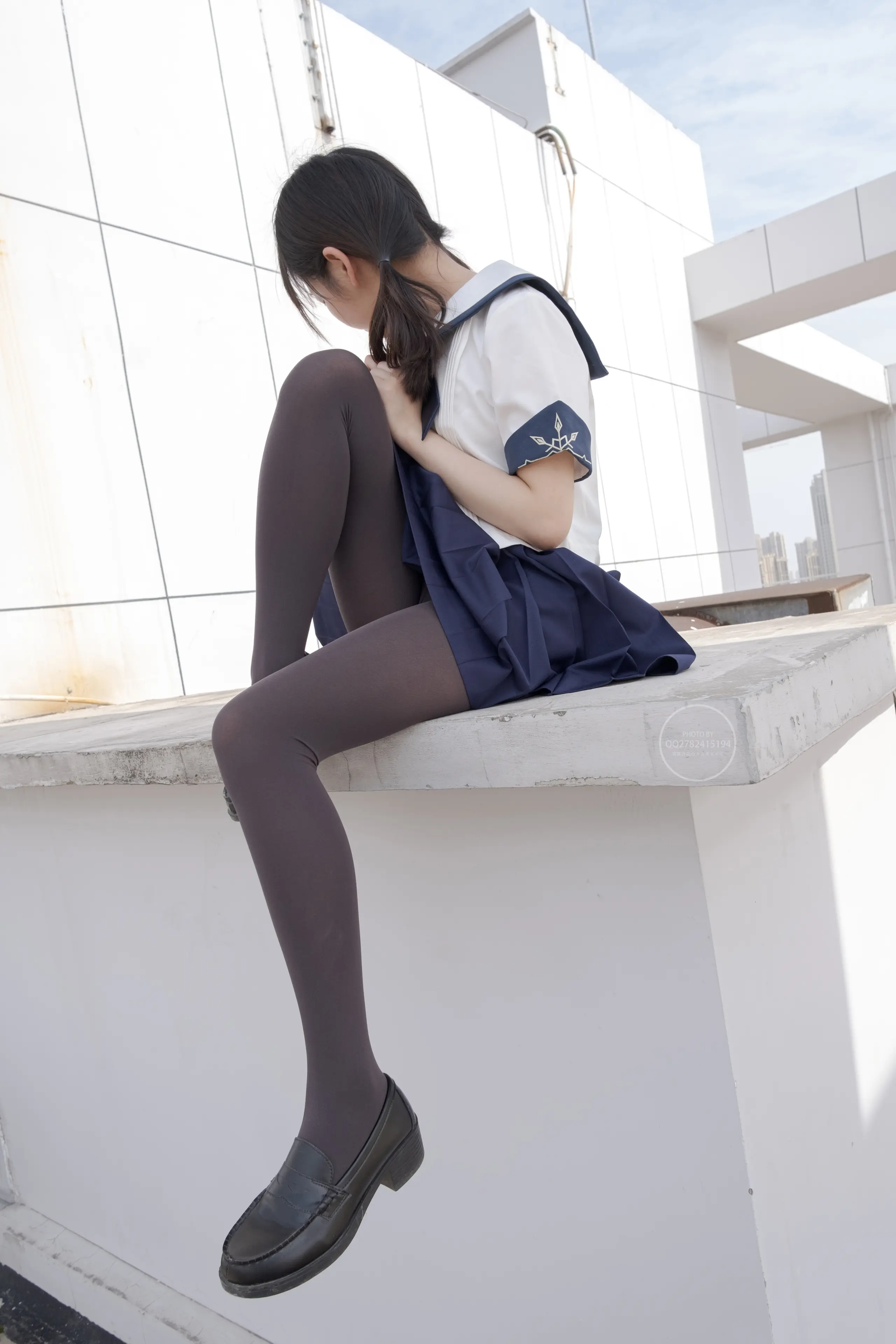 森萝财团 有料 小香 天台上的JK灰丝美少女 [90P]