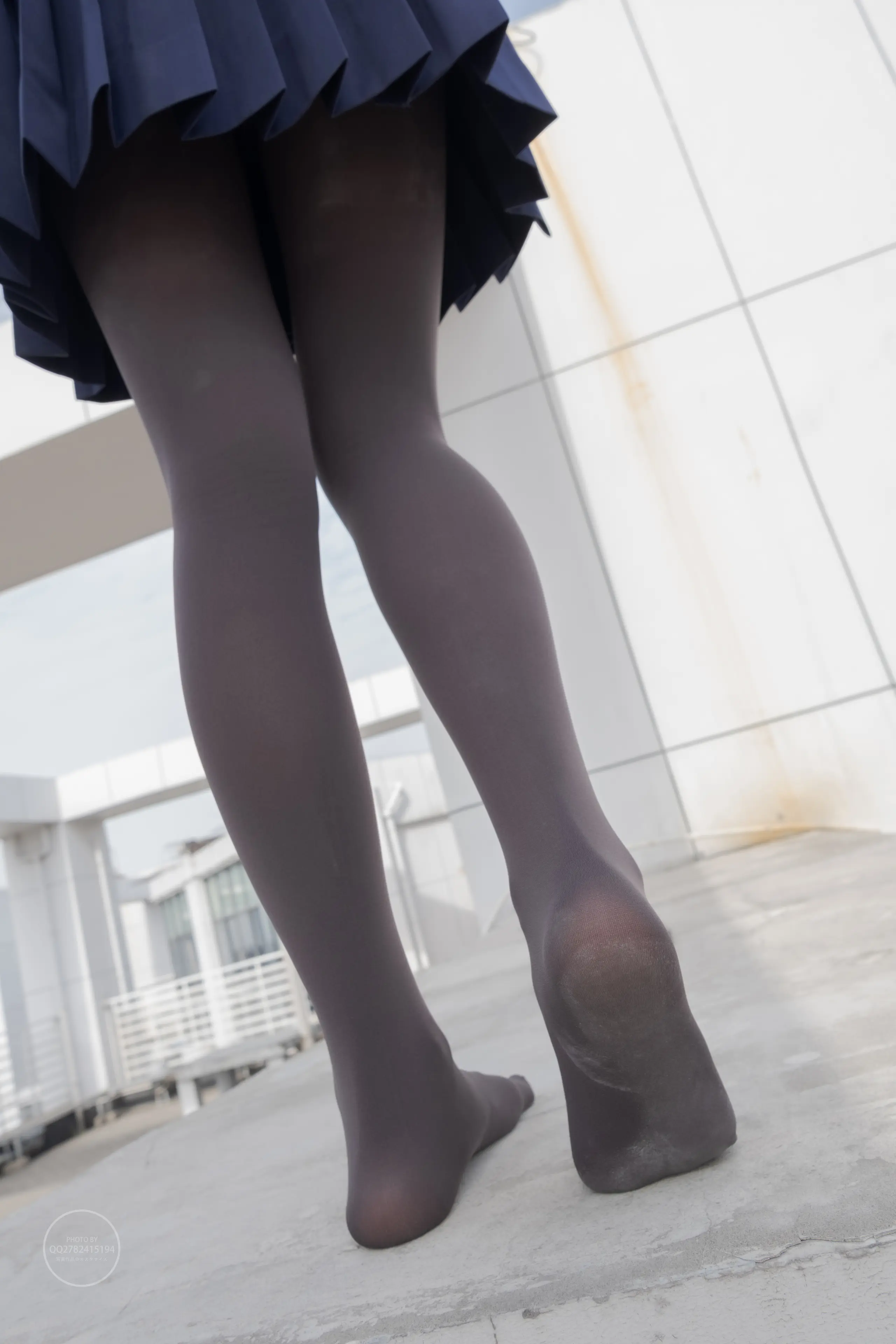 森萝财团 有料 小香 天台上的JK灰丝美少女 [90P]