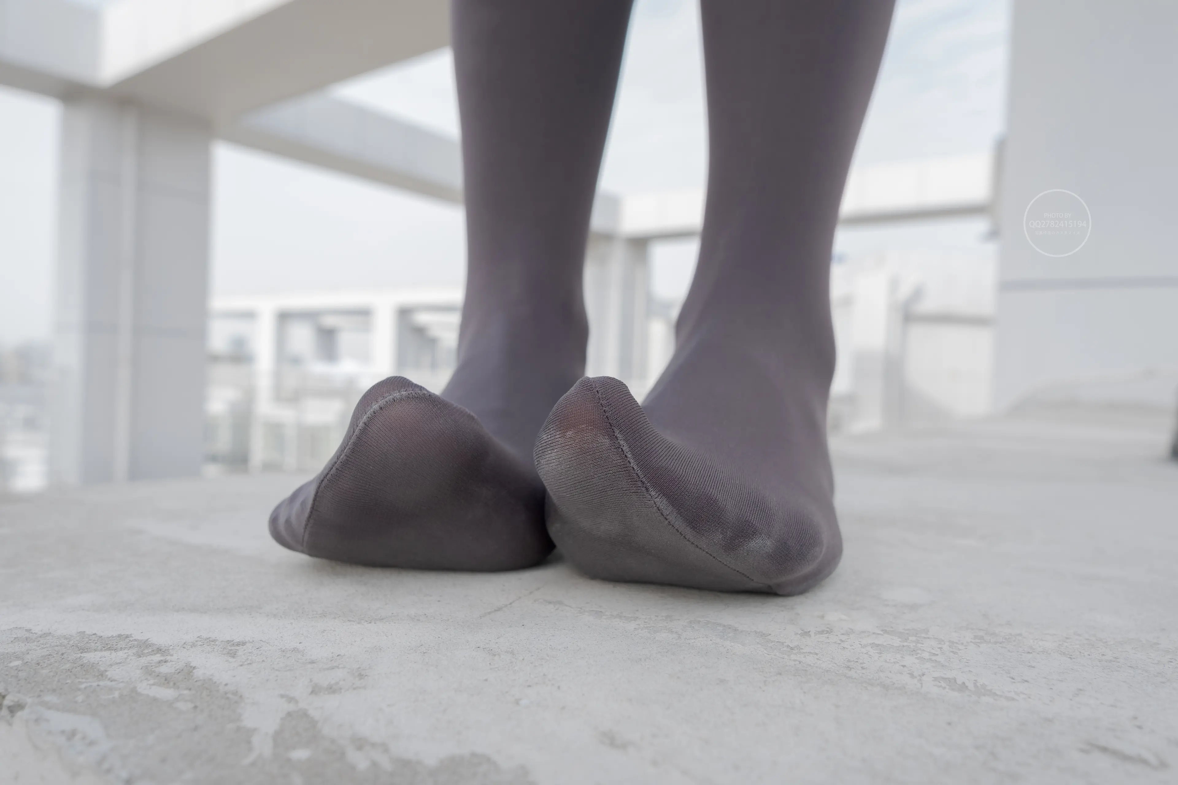 森萝财团 有料 小香 天台上的JK灰丝美少女 [90P]