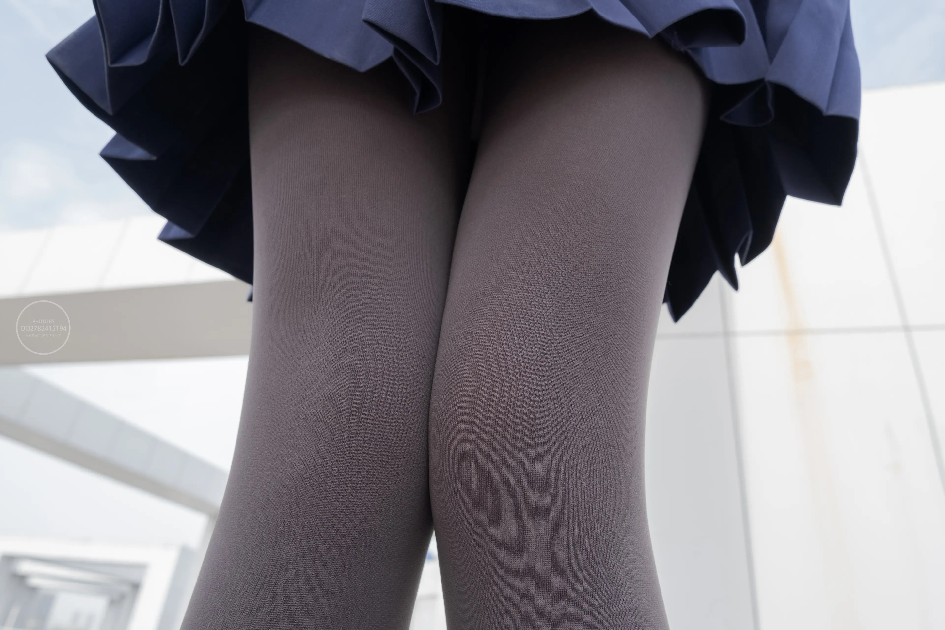 森萝财团 有料 小香 天台上的JK灰丝美少女 [90P]