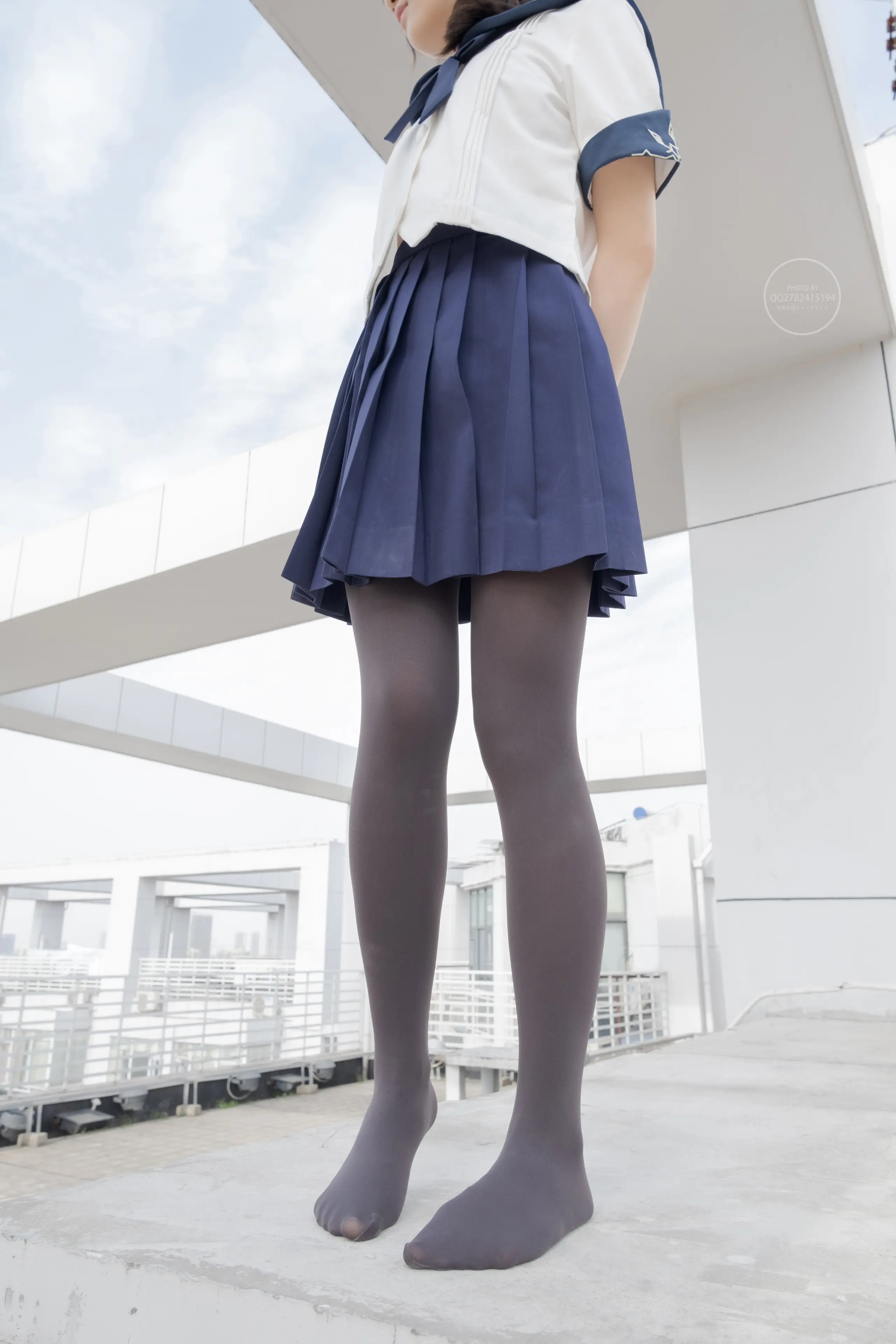 森萝财团 有料 小香 天台上的JK灰丝美少女 [90P]