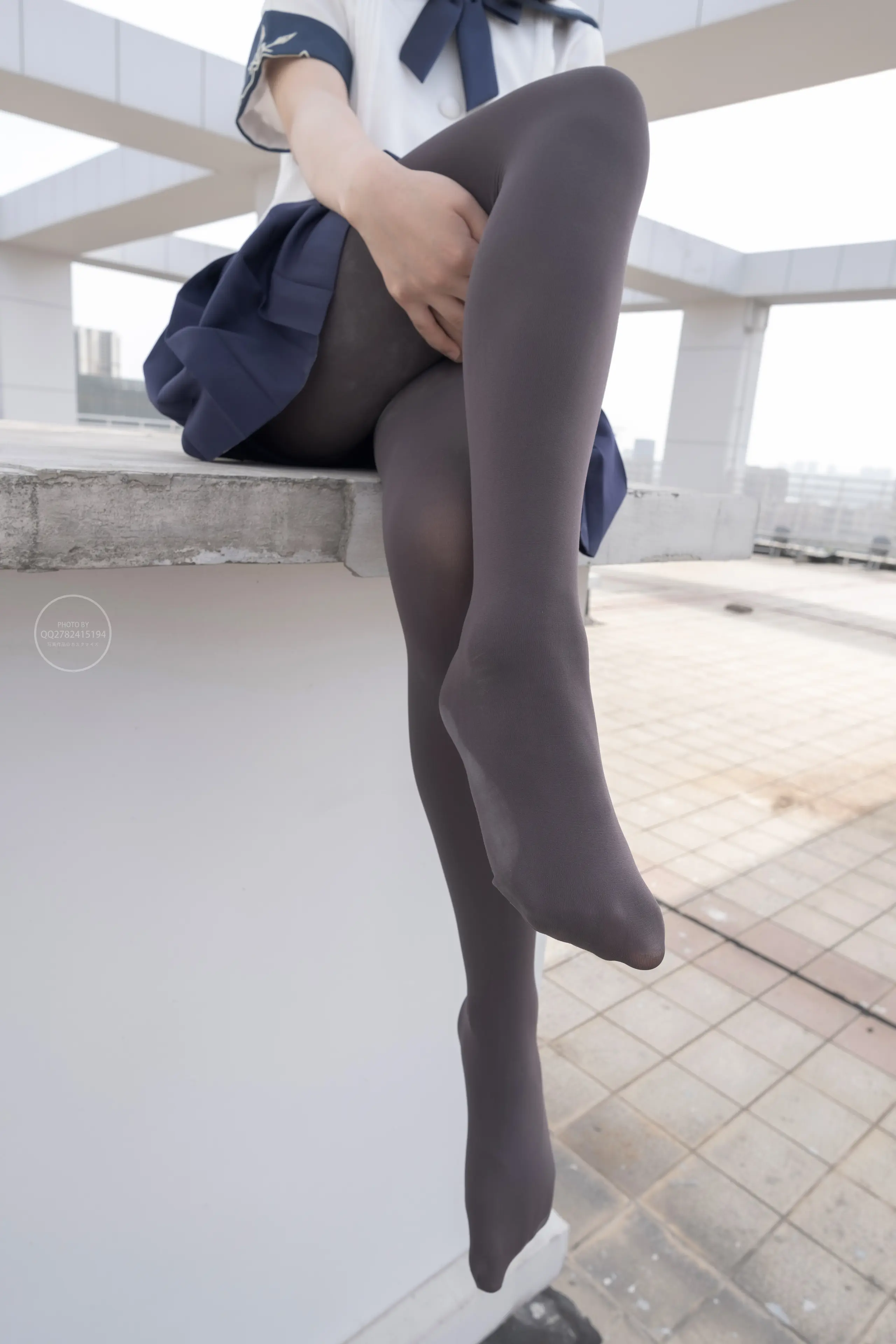 森萝财团 有料 小香 天台上的JK灰丝美少女 [90P]