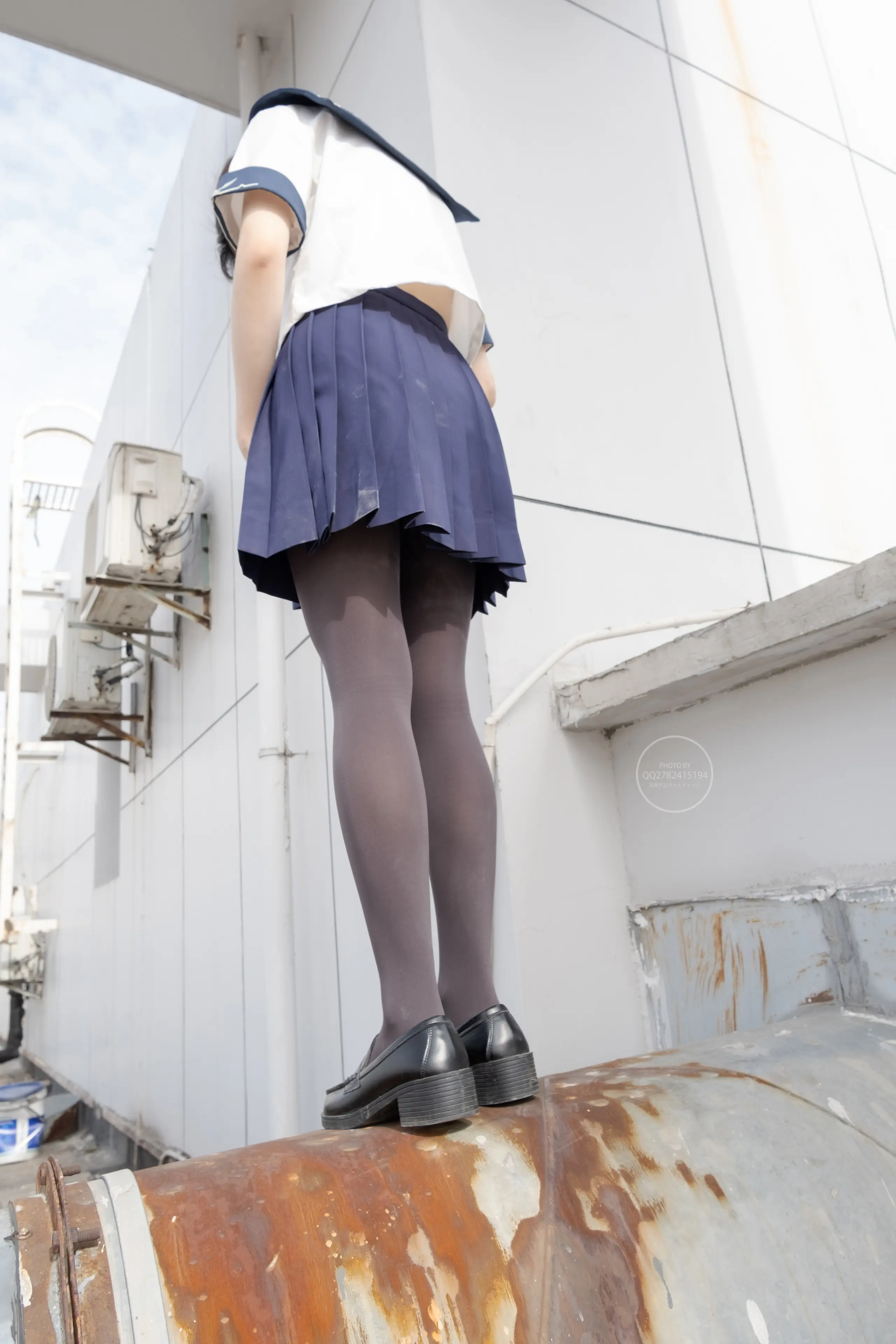 森萝财团 有料 小香 天台上的JK灰丝美少女 [90P]