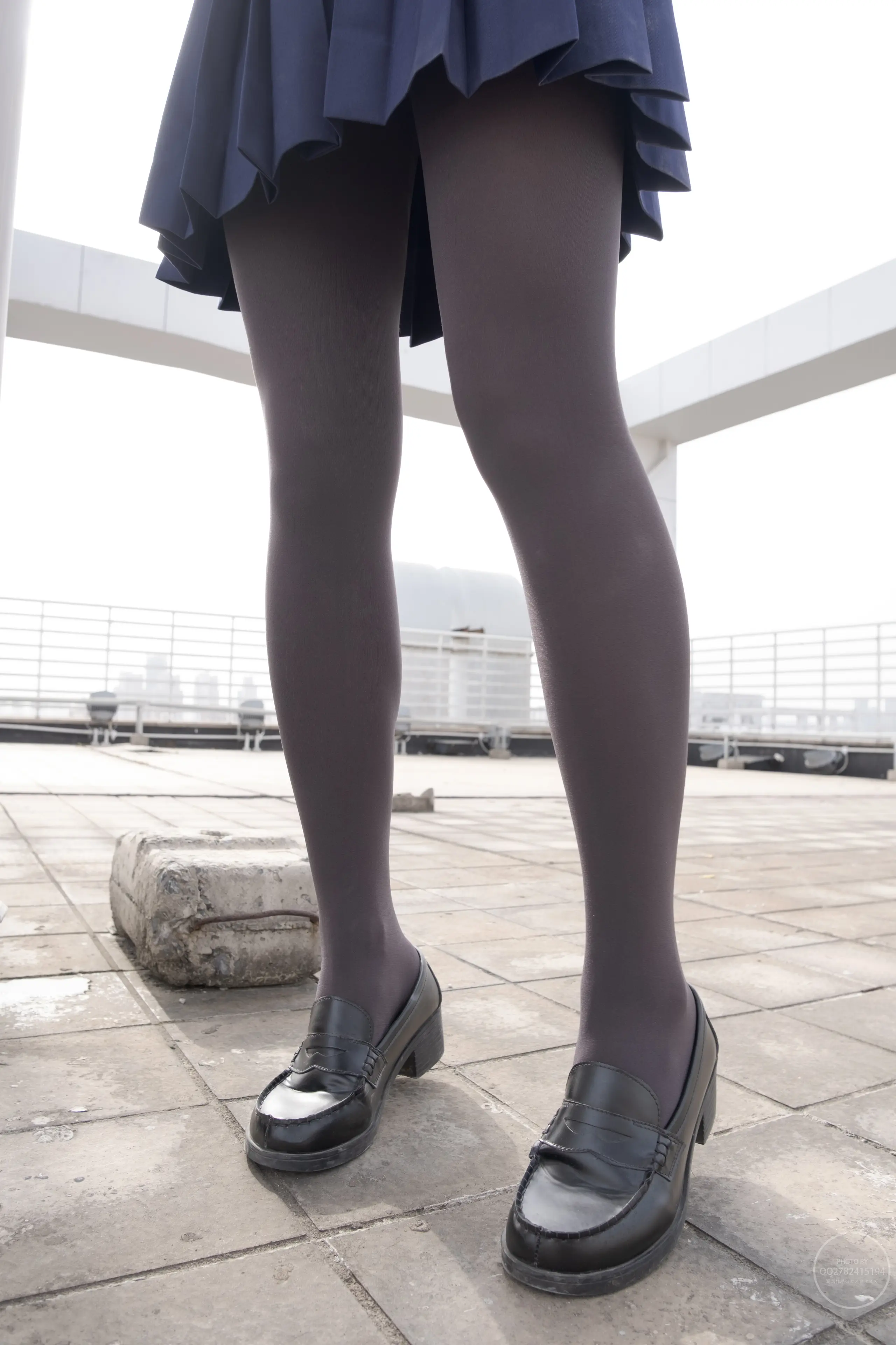 森萝财团 有料 小香 天台上的JK灰丝美少女 [90P]