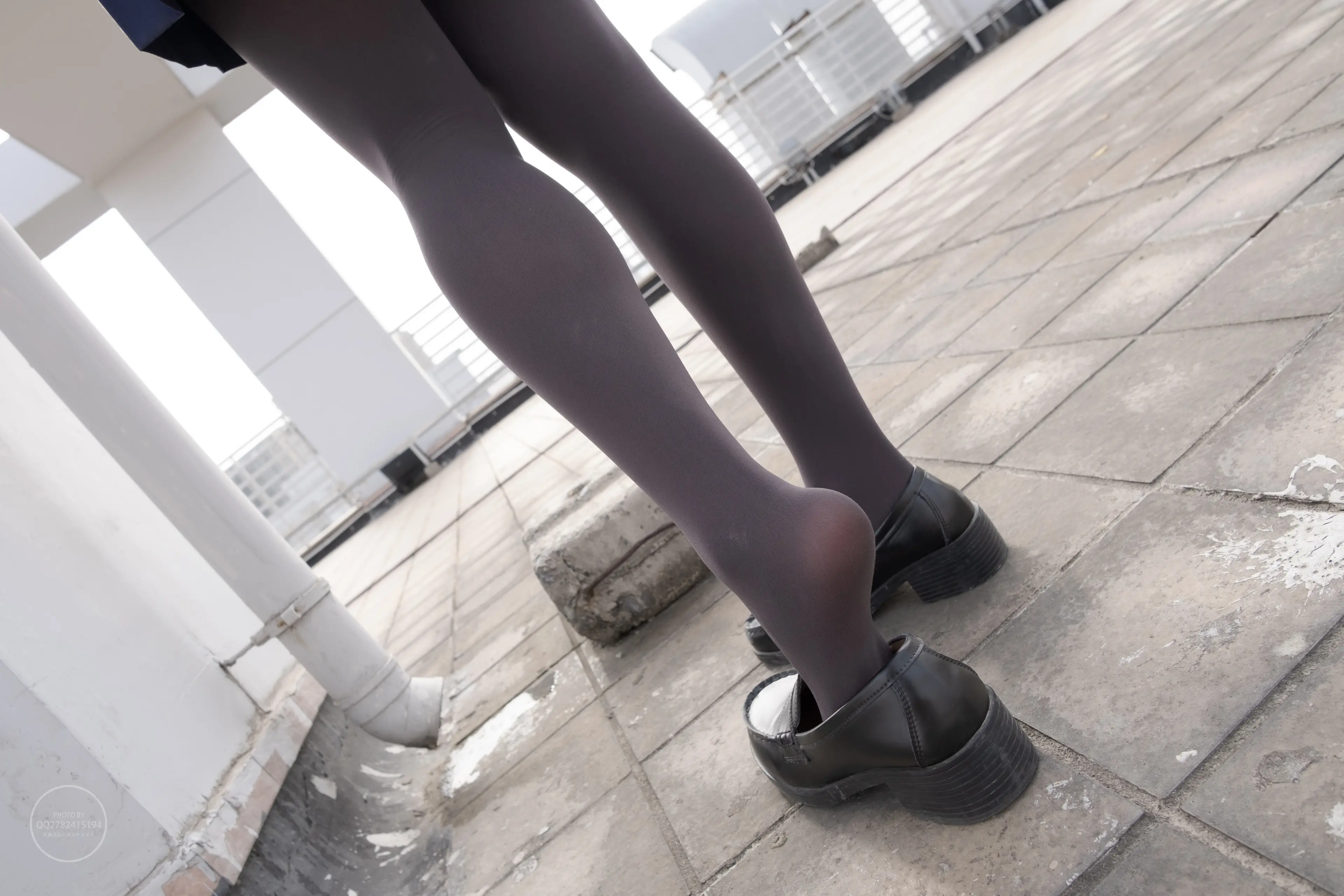 森萝财团 有料 小香 天台上的JK灰丝美少女 [90P]