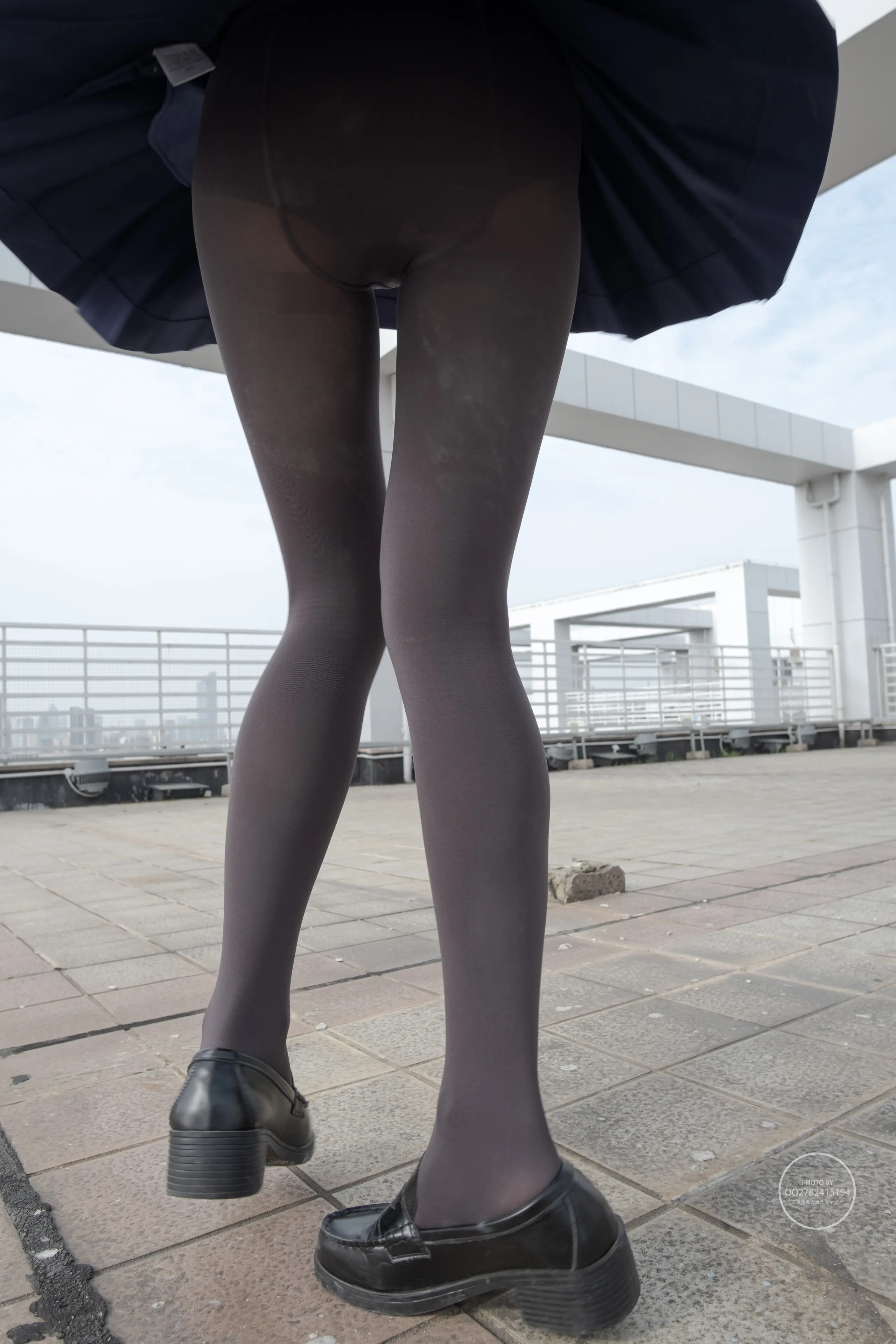 森萝财团 有料 小香 天台上的JK灰丝美少女 [90P]