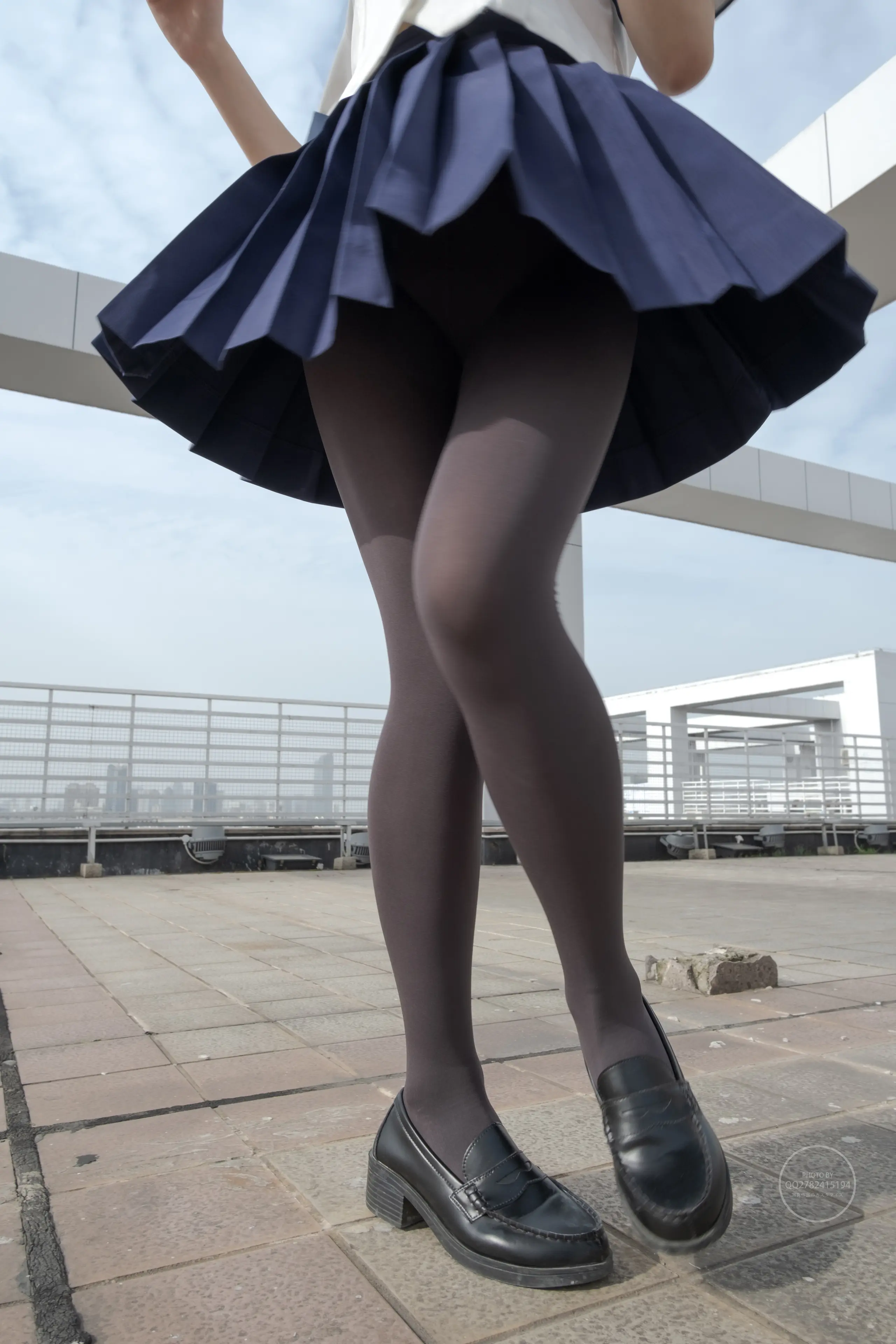 森萝财团 有料 小香 天台上的JK灰丝美少女 [90P]