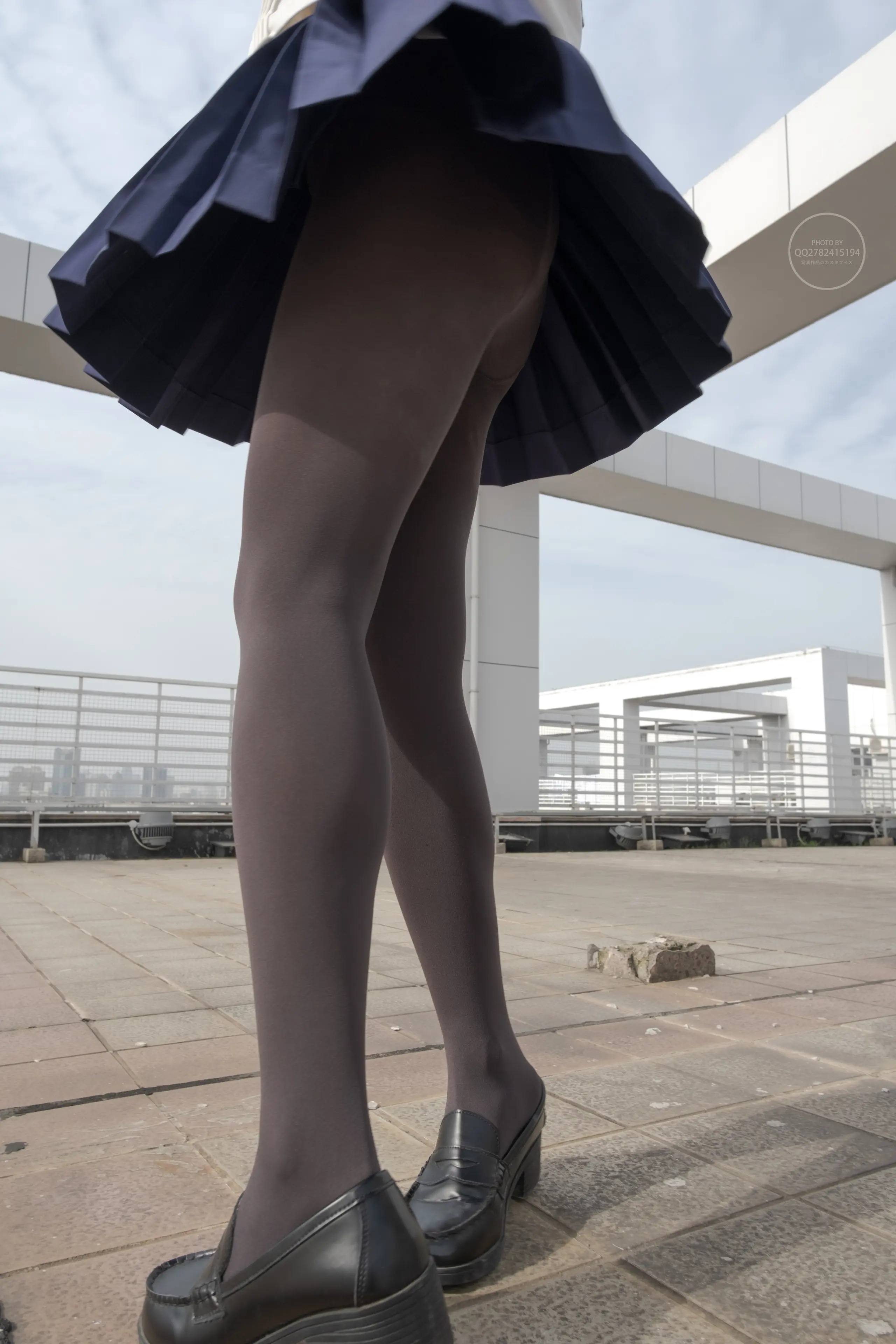 森萝财团 有料 小香 天台上的JK灰丝美少女 [90P]