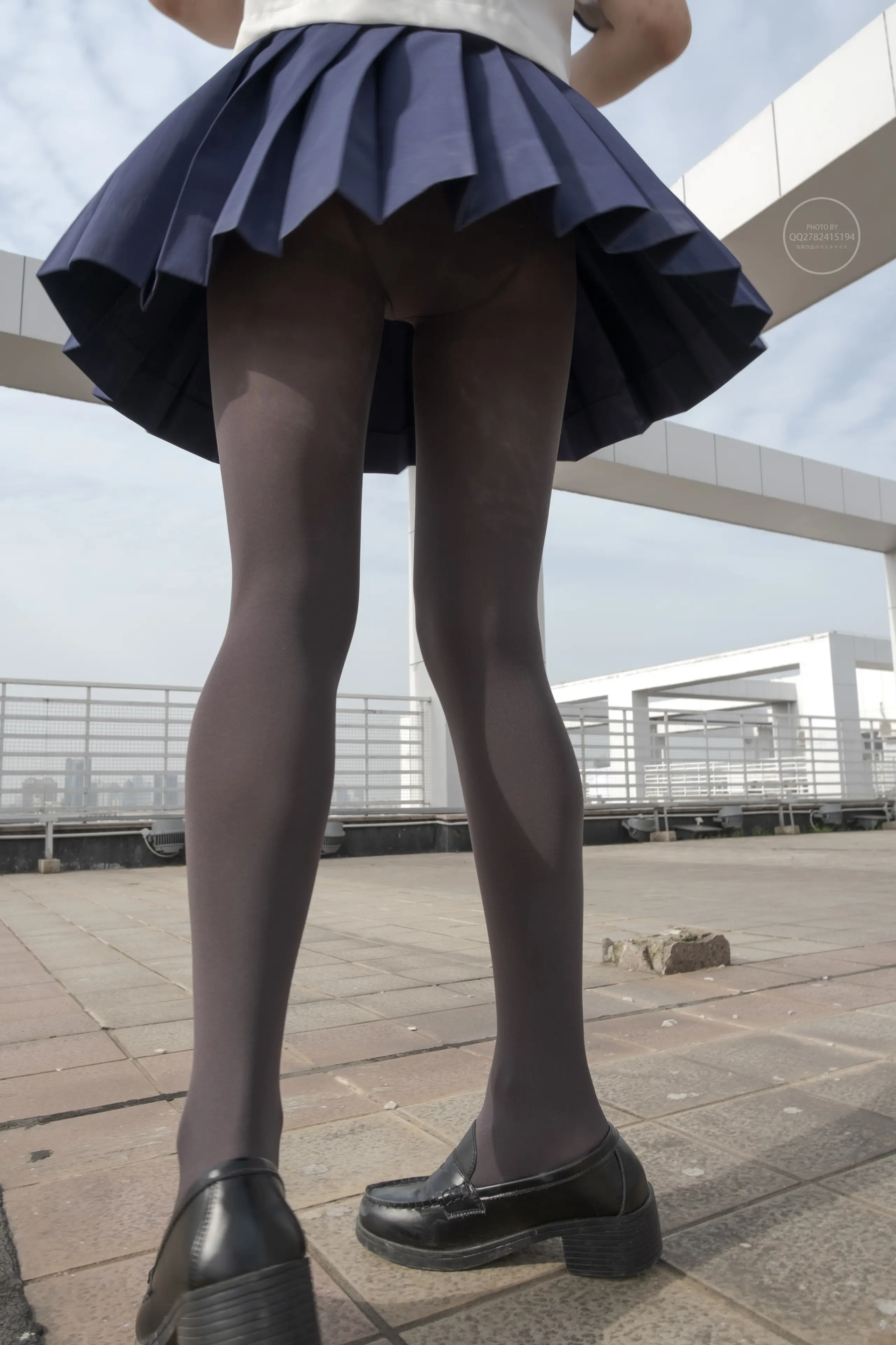 森萝财团 有料 小香 天台上的JK灰丝美少女 [90P]