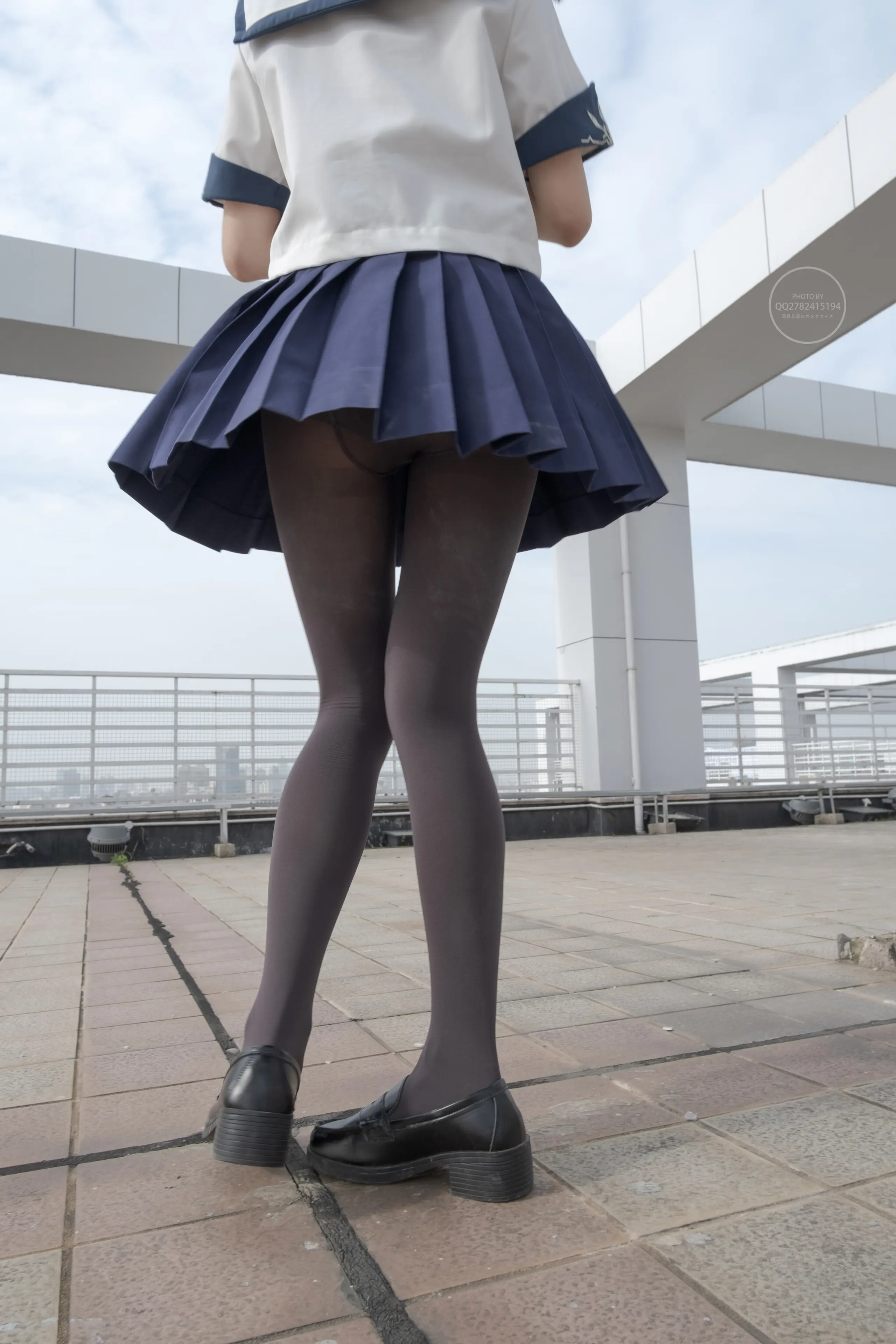 森萝财团 有料 小香 天台上的JK灰丝美少女 [90P]