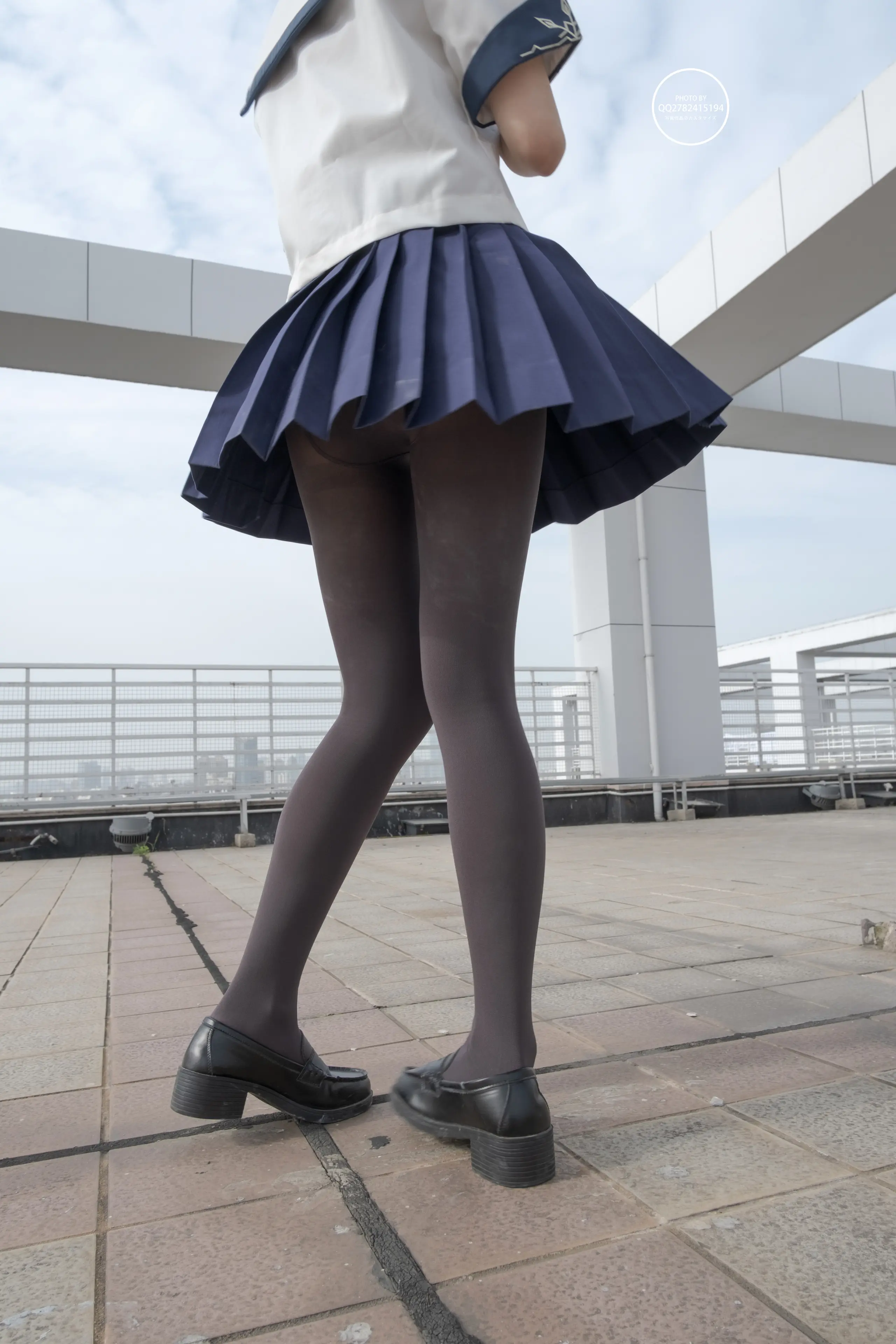 森萝财团 有料 小香 天台上的JK灰丝美少女 [90P]