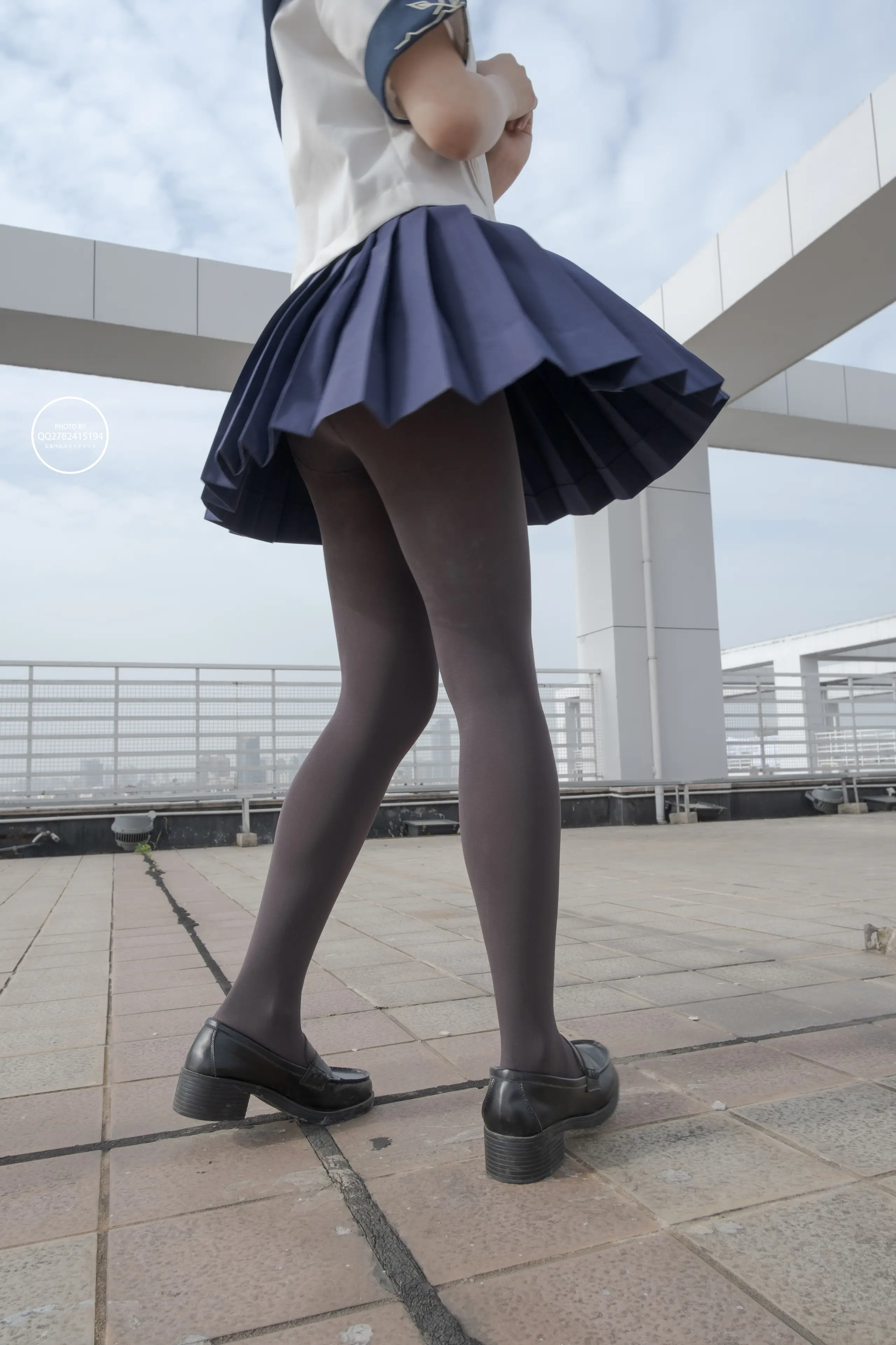 森萝财团 有料 小香 天台上的JK灰丝美少女 [90P]