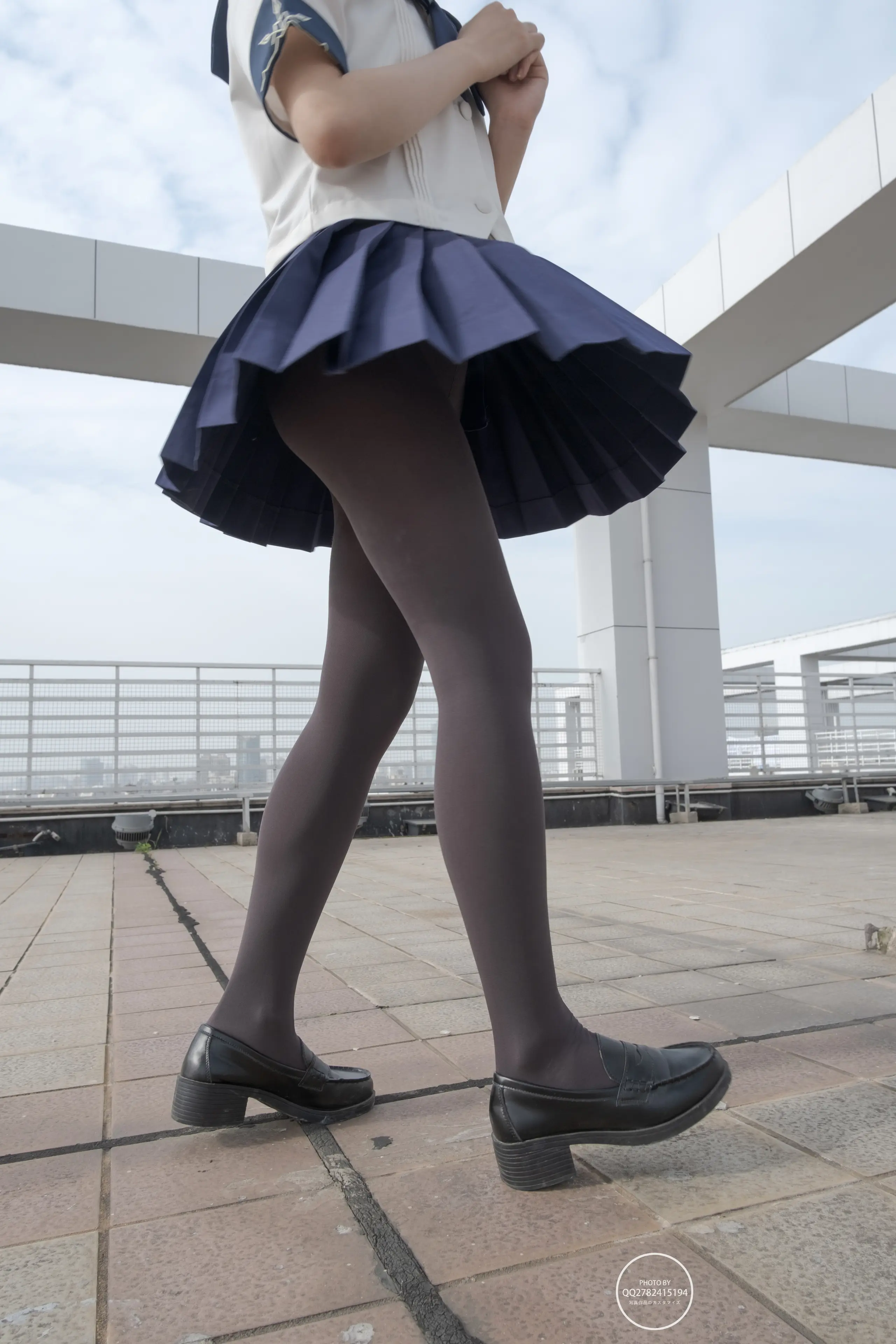 森萝财团 有料 小香 天台上的JK灰丝美少女 [90P]