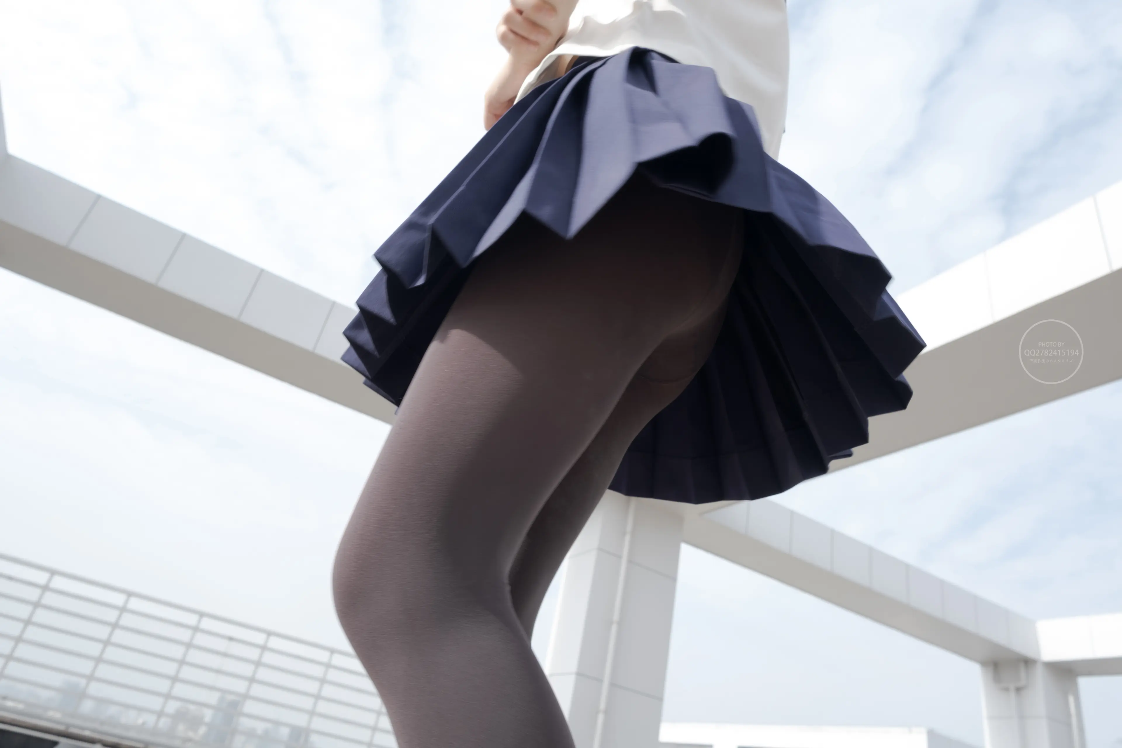 森萝财团 有料 小香 天台上的JK灰丝美少女 [90P]