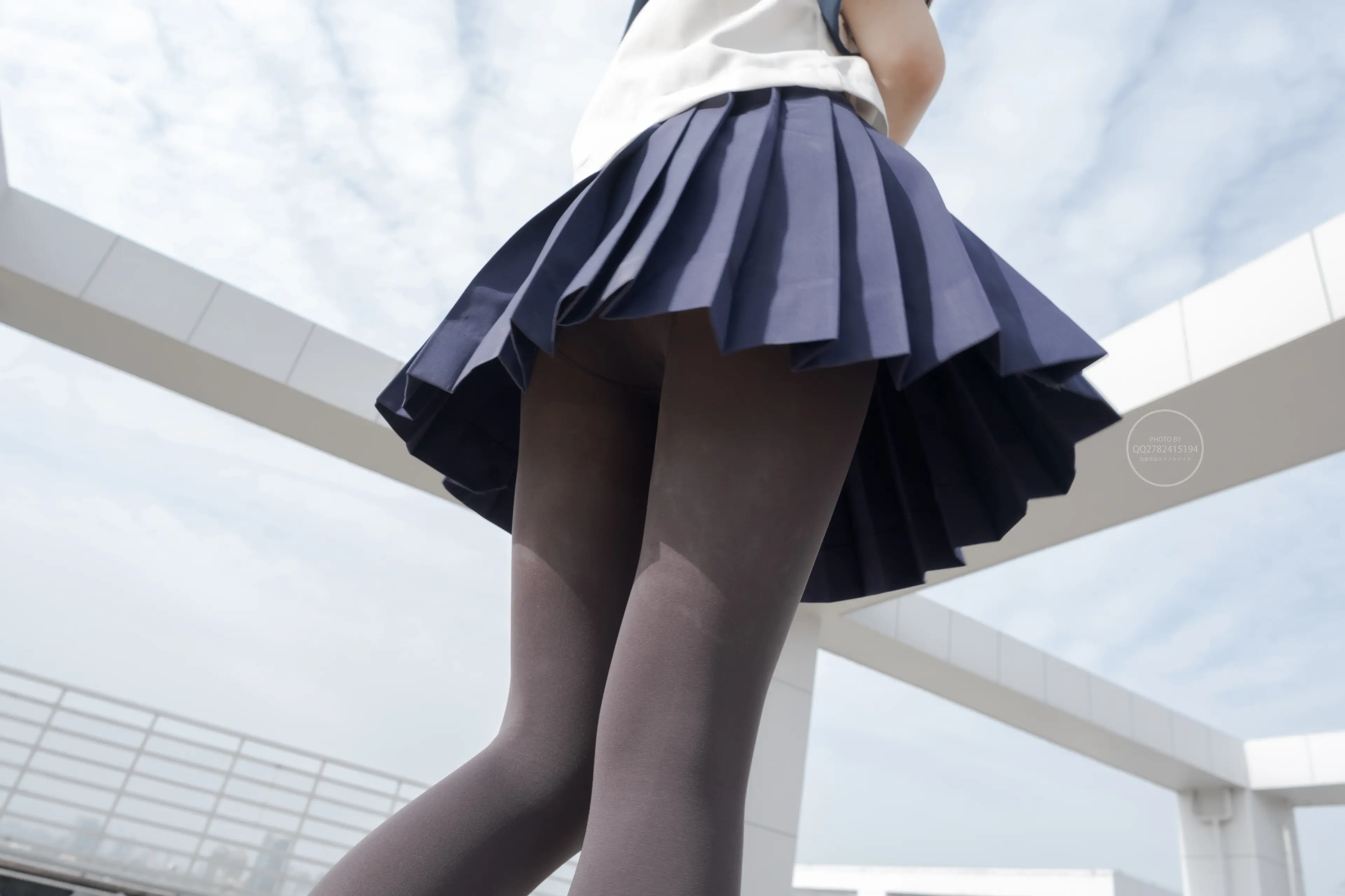 森萝财团 有料 小香 天台上的JK灰丝美少女 [90P]