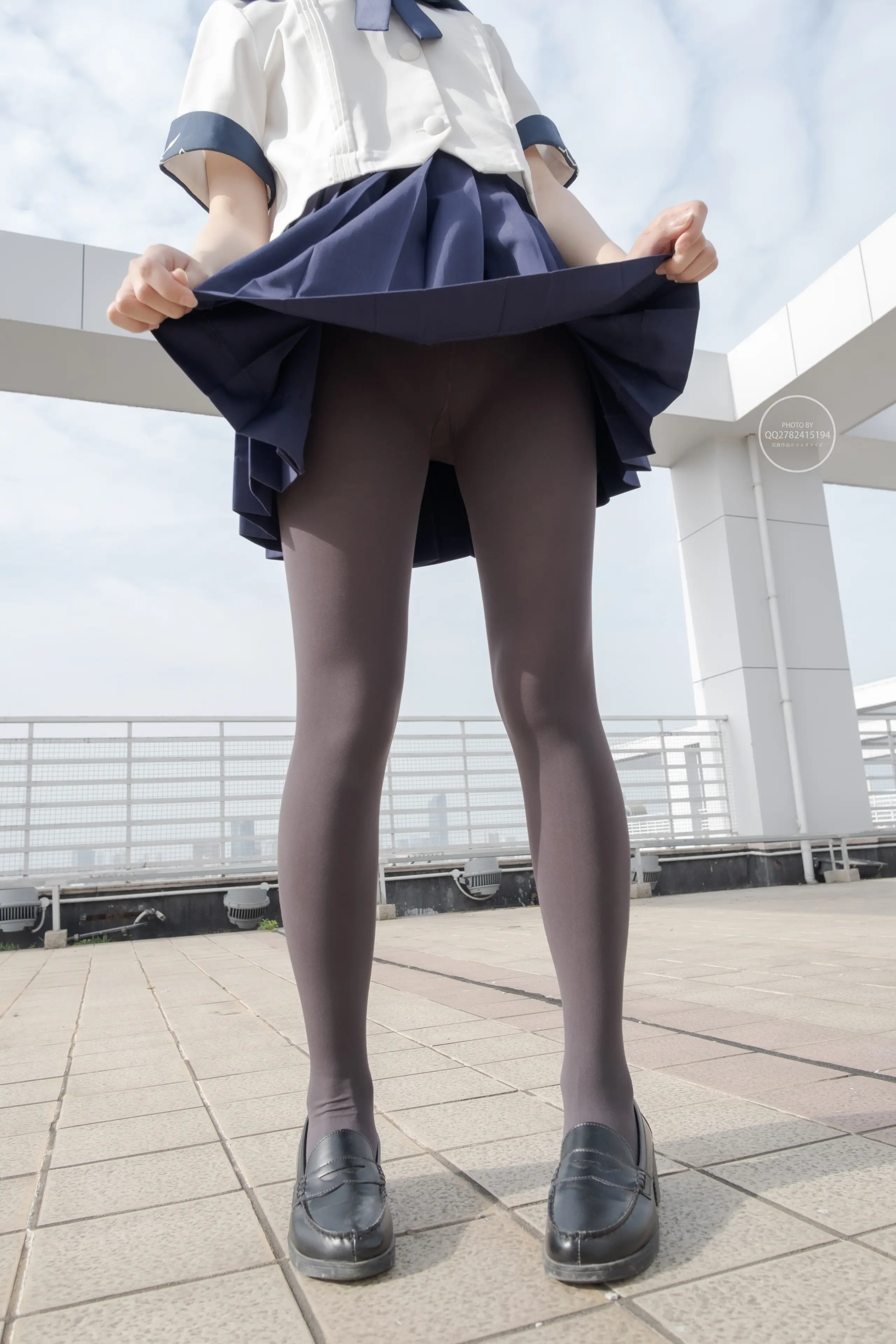 森萝财团 有料 小香 天台上的JK灰丝美少女 [90P]