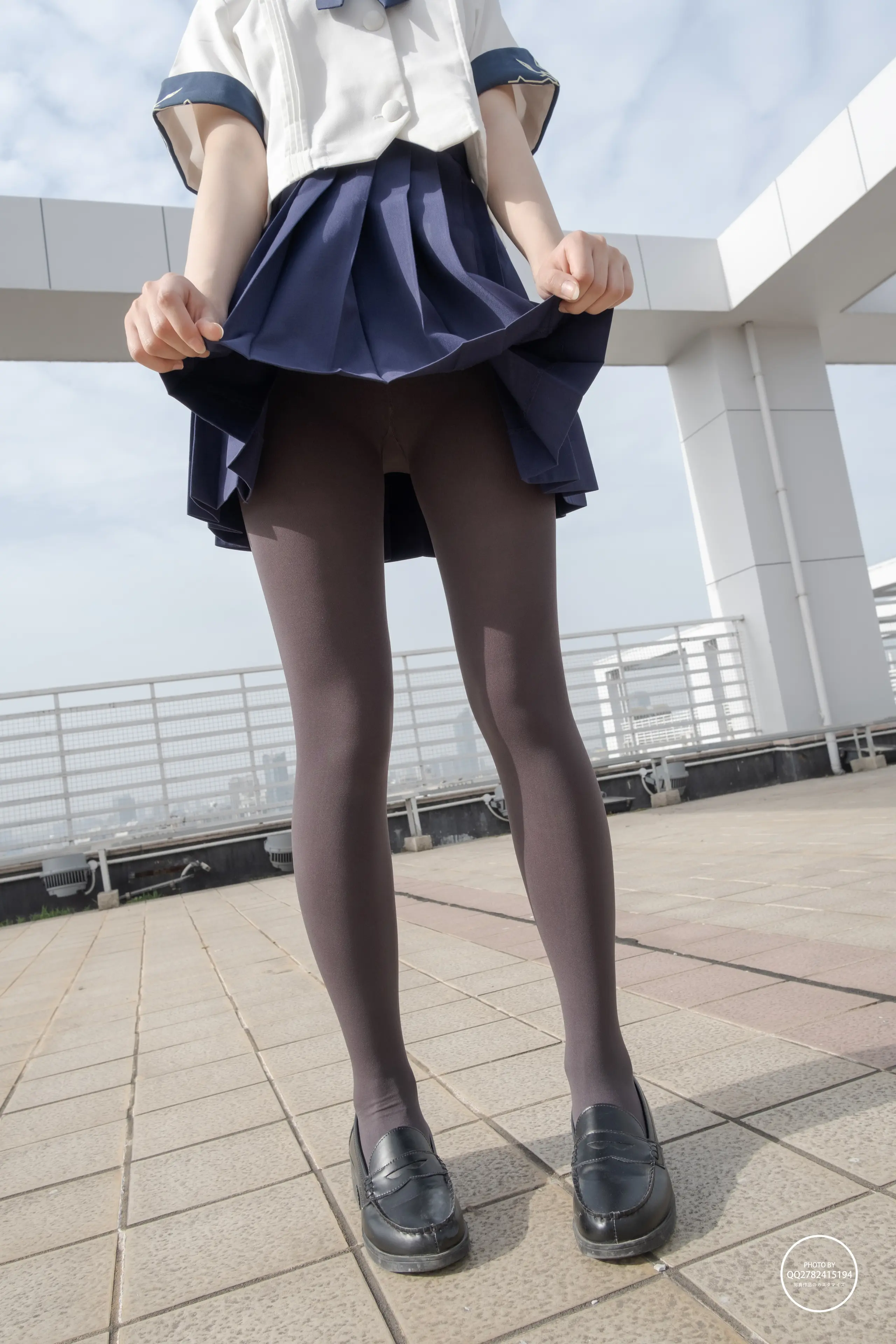 森萝财团 有料 小香 天台上的JK灰丝美少女 [90P]