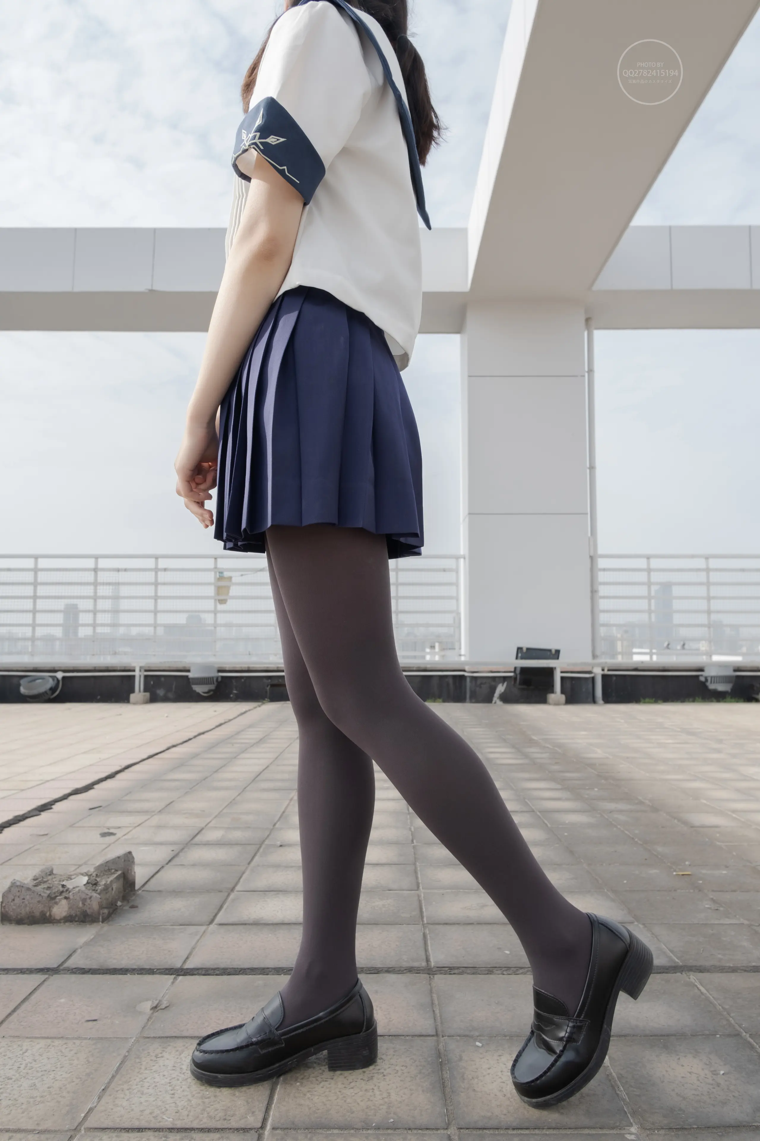 森萝财团 有料 小香 天台上的JK灰丝美少女 [90P]