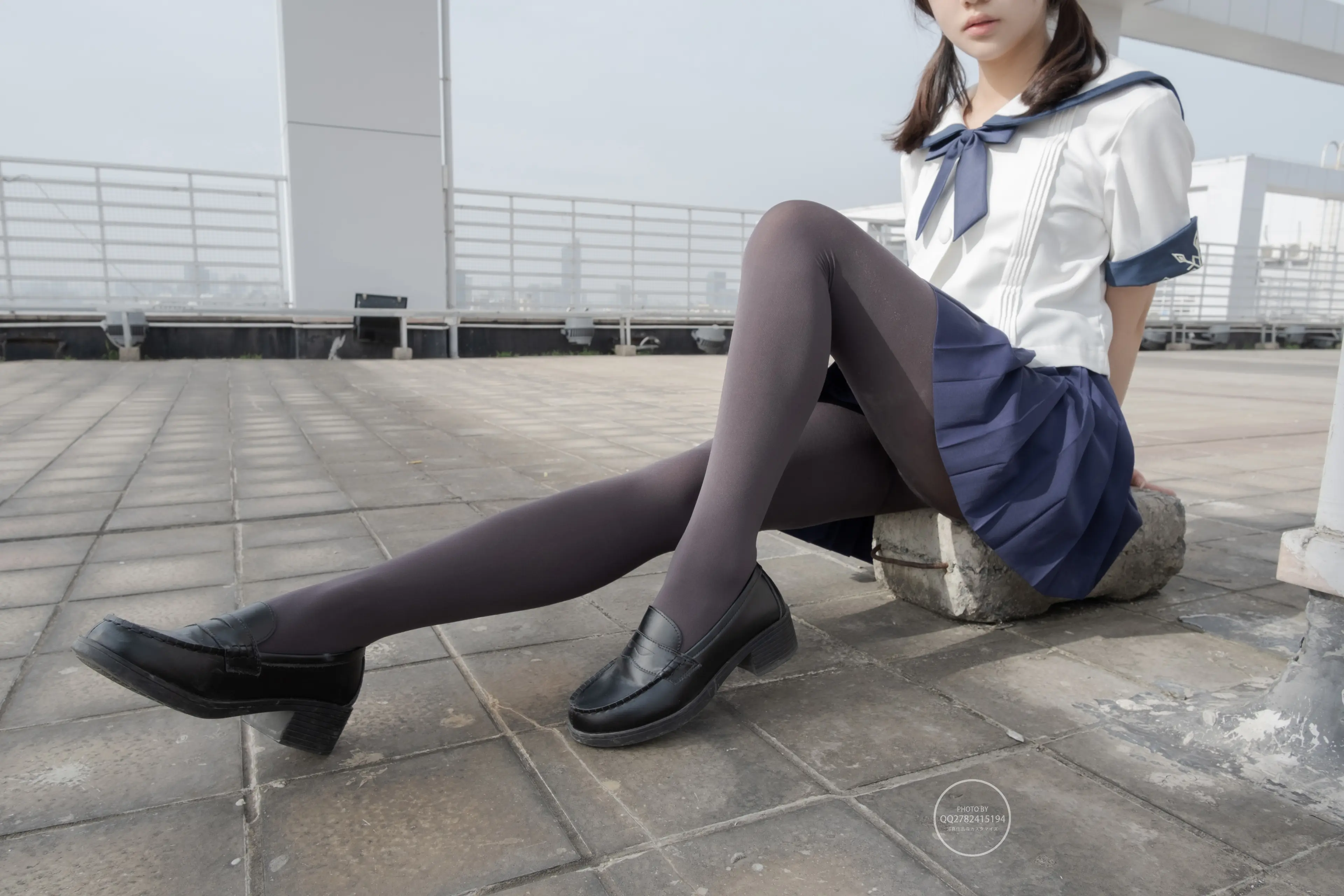 森萝财团 有料 小香 天台上的JK灰丝美少女 [90P]