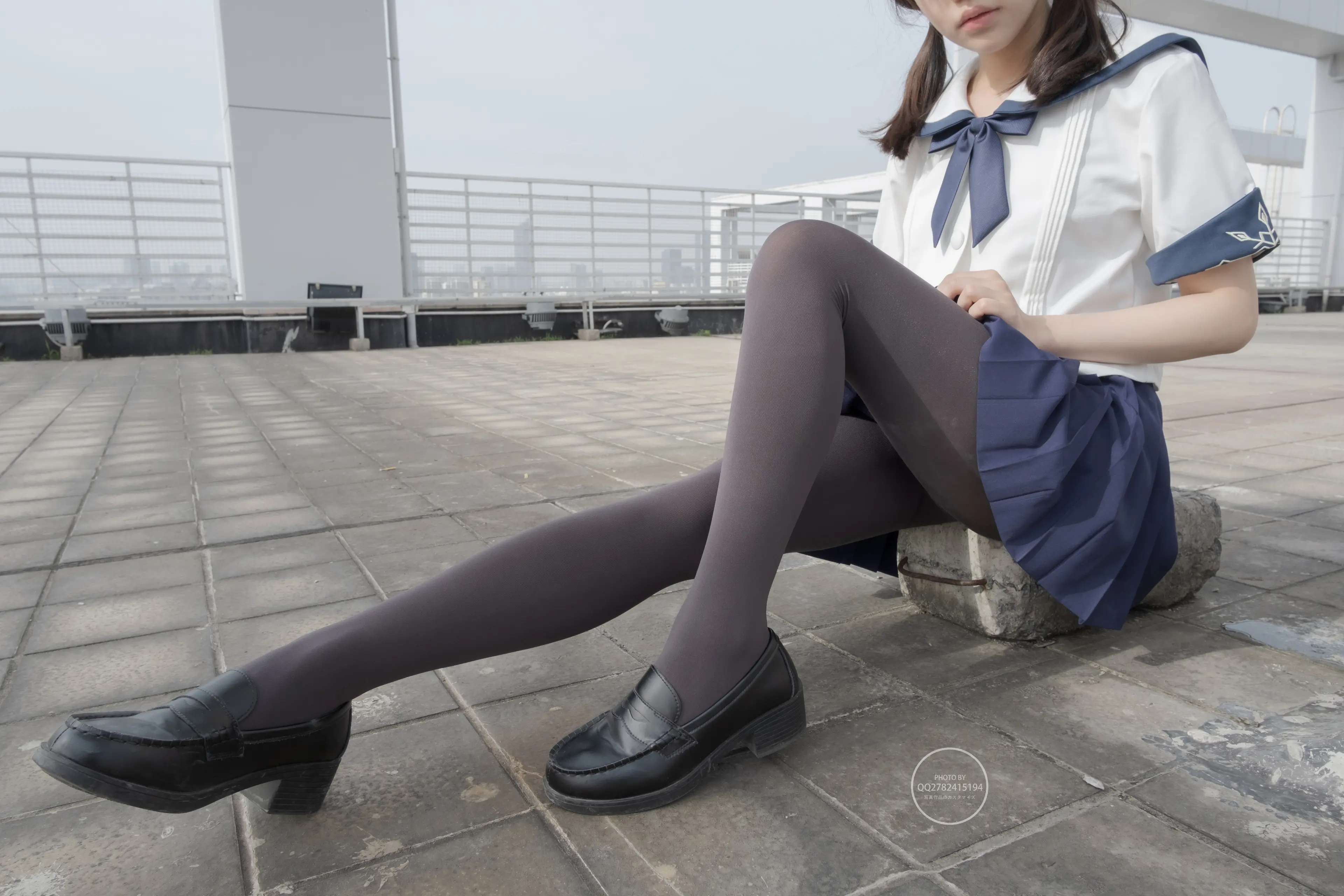 森萝财团 有料 小香 天台上的JK灰丝美少女 [90P]