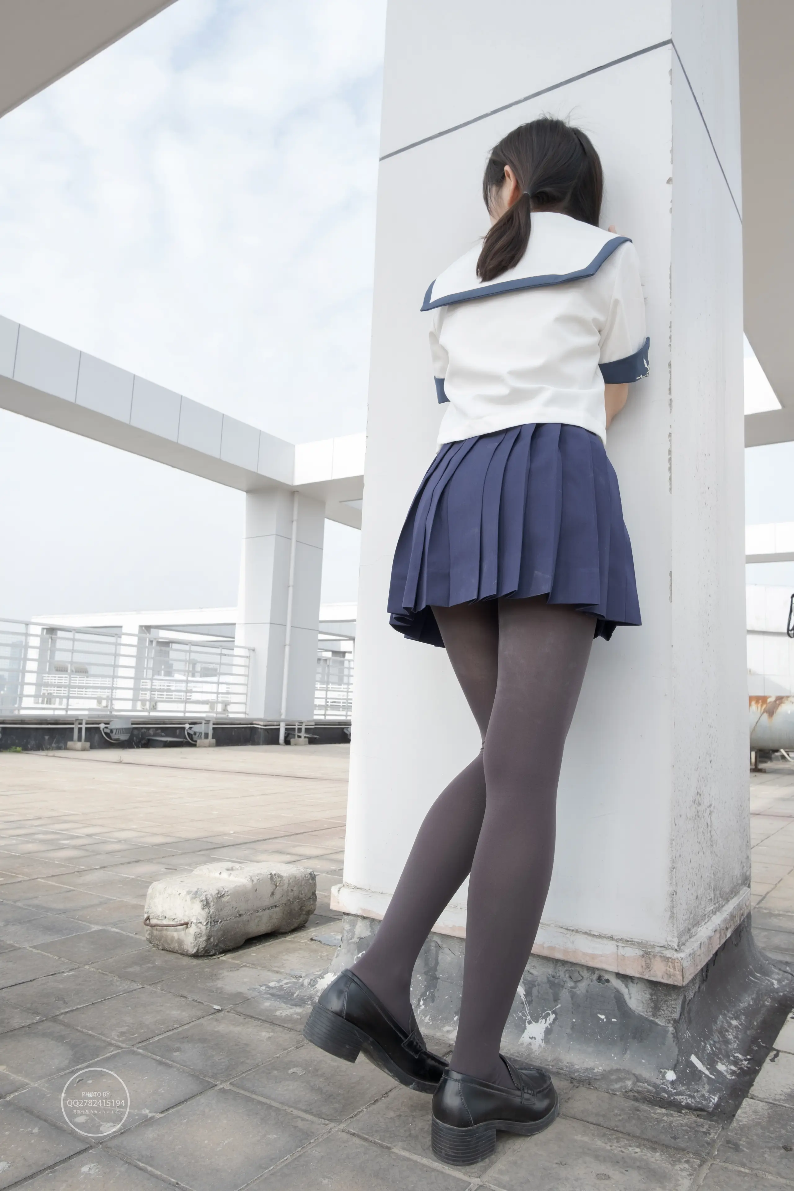 森萝财团 有料 小香 天台上的JK灰丝美少女 [90P]