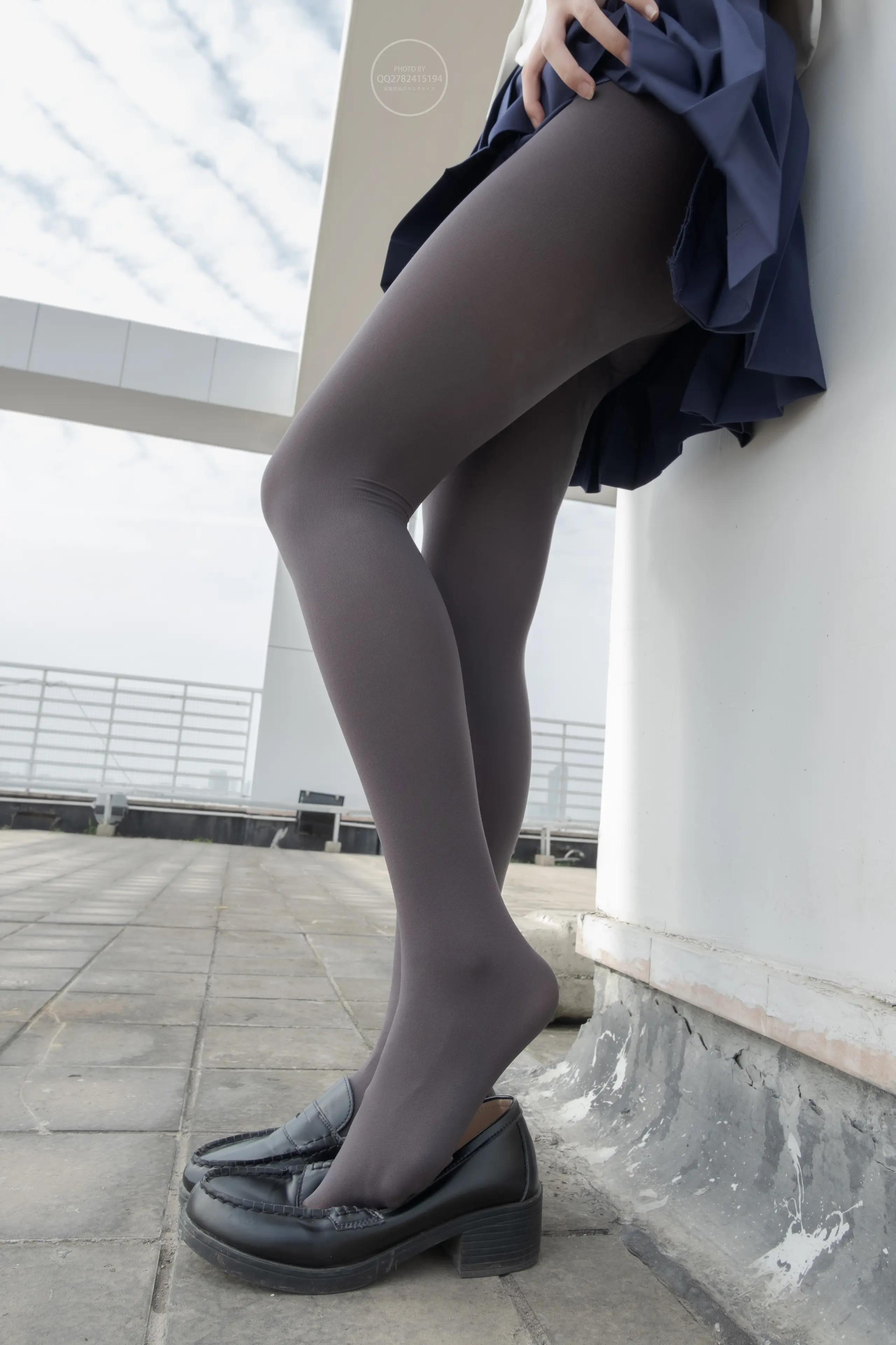 森萝财团 有料 小香 天台上的JK灰丝美少女 [90P]