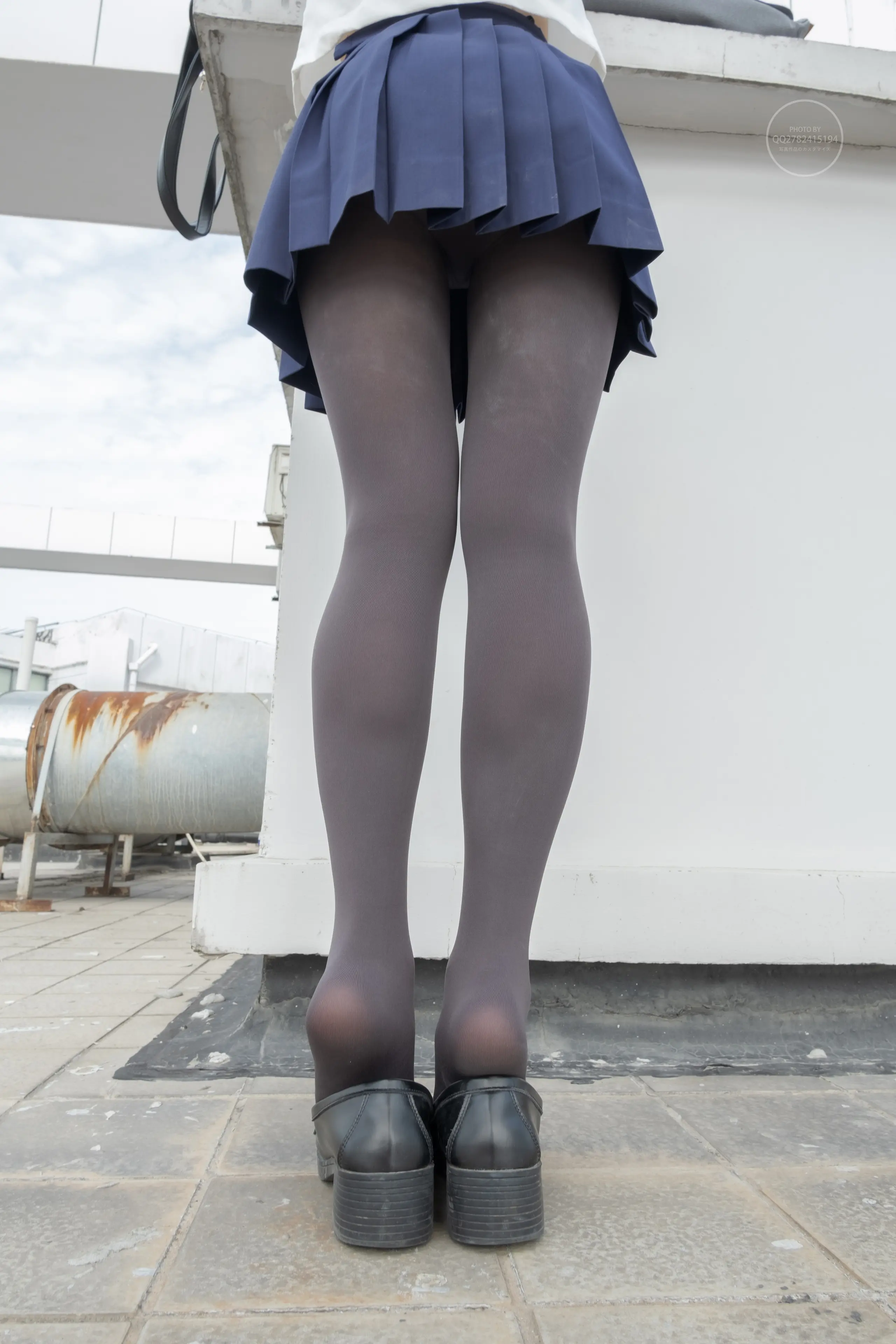 森萝财团 有料 小香 天台上的JK灰丝美少女 [90P]