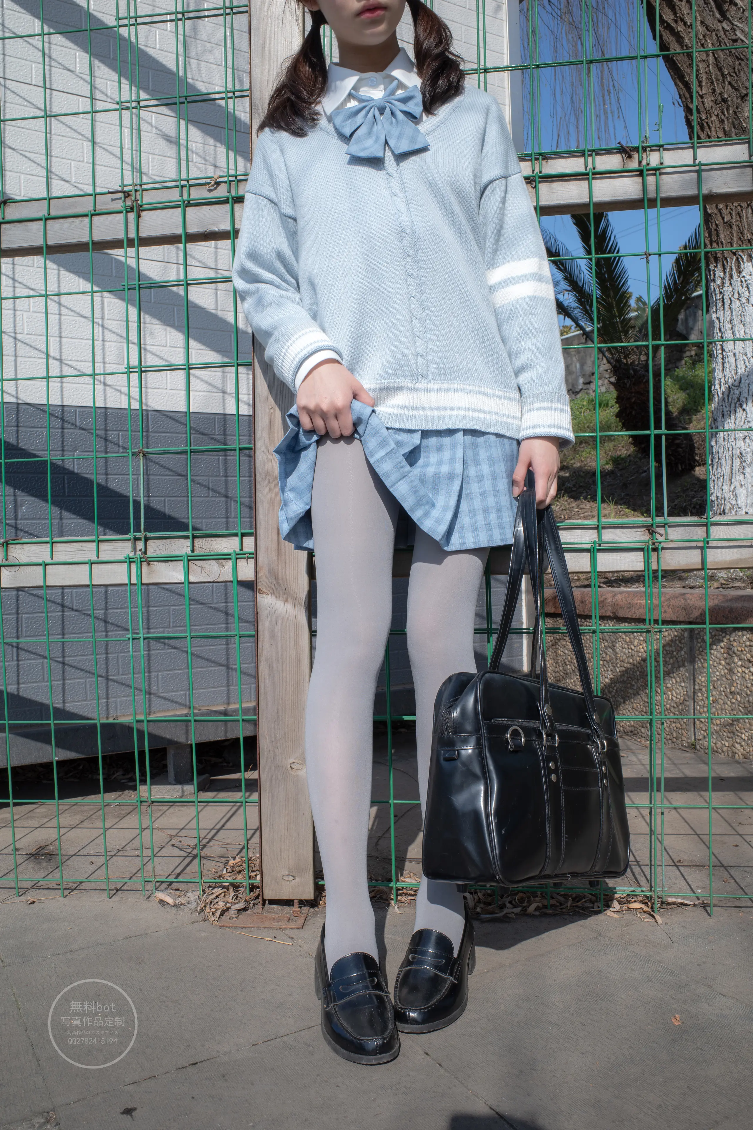 森萝财团 有料 小香 户外公园里的JK制服灰丝美腿 [100P]