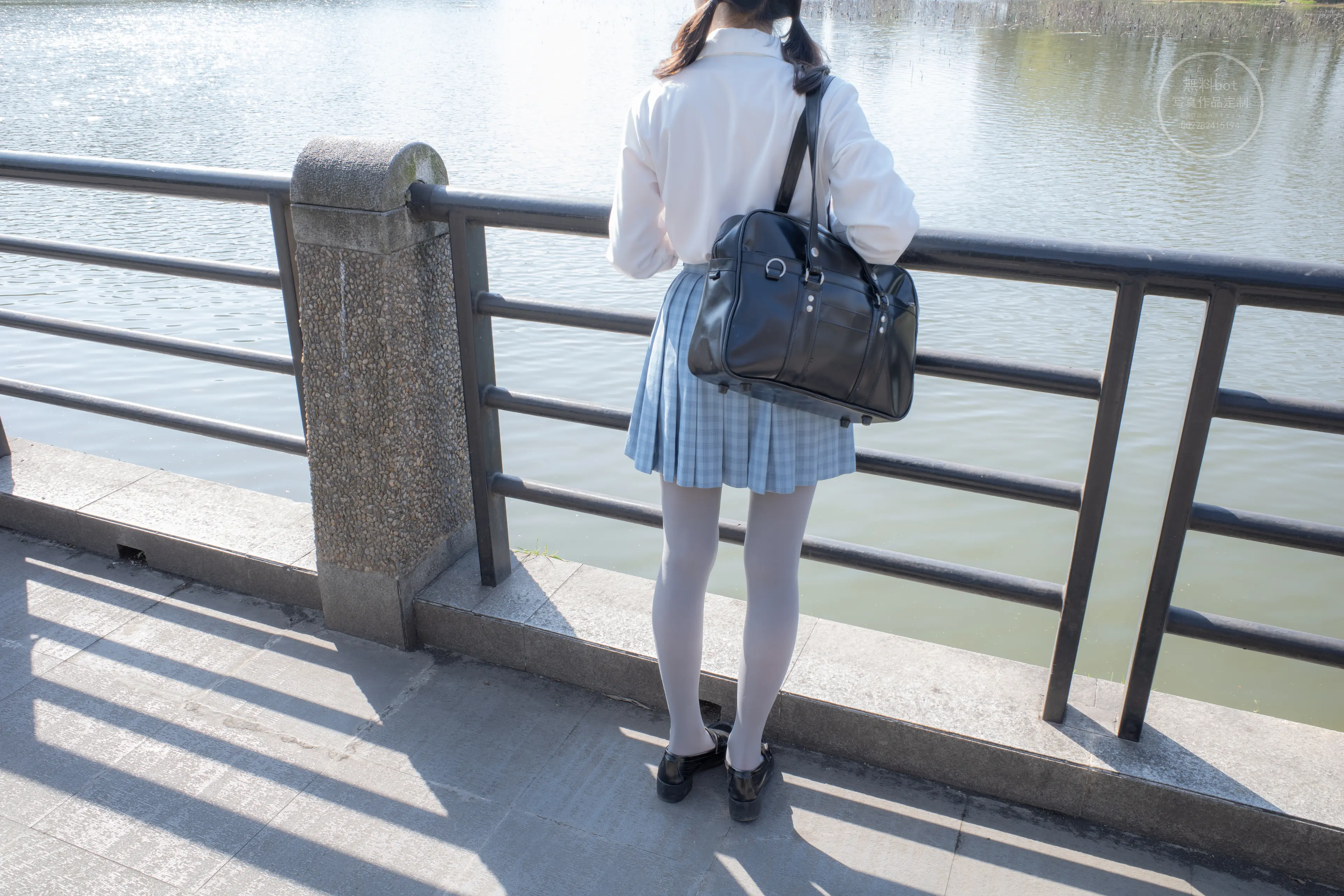 森萝财团 有料 小香 户外公园里的JK制服灰丝美腿 [100P]