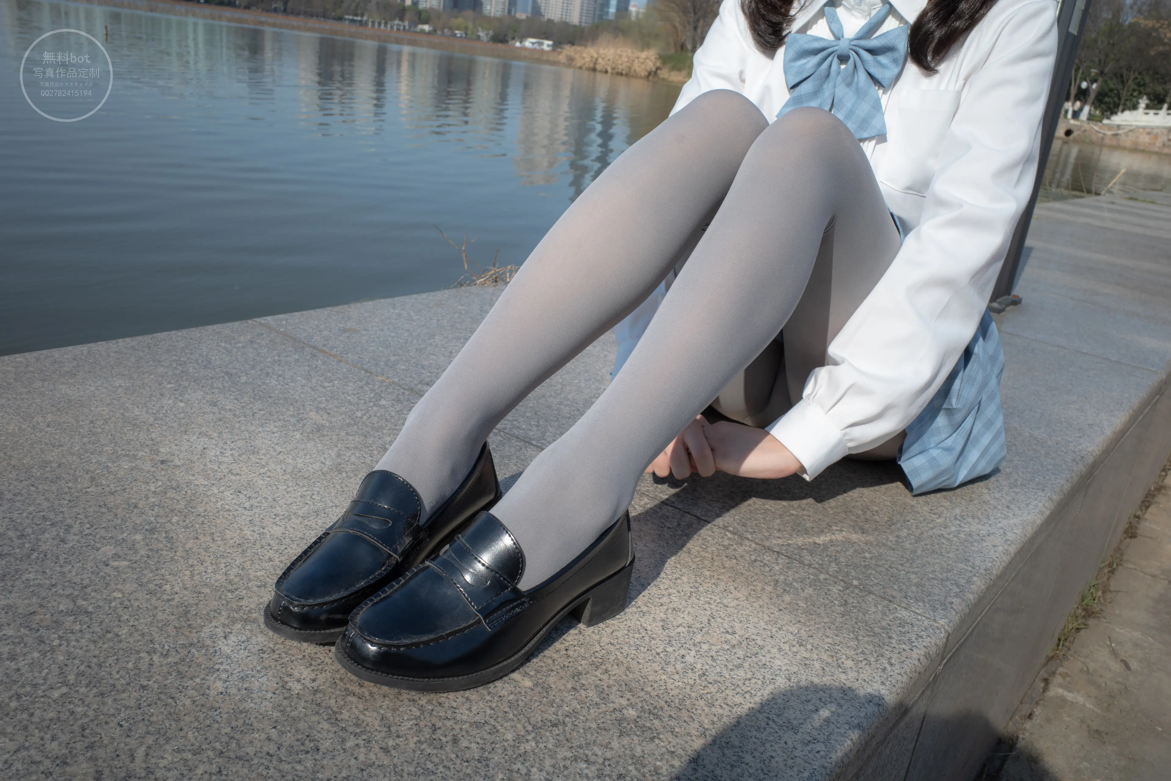 森萝财团 有料 小香 户外公园里的JK制服灰丝美腿 [100P]