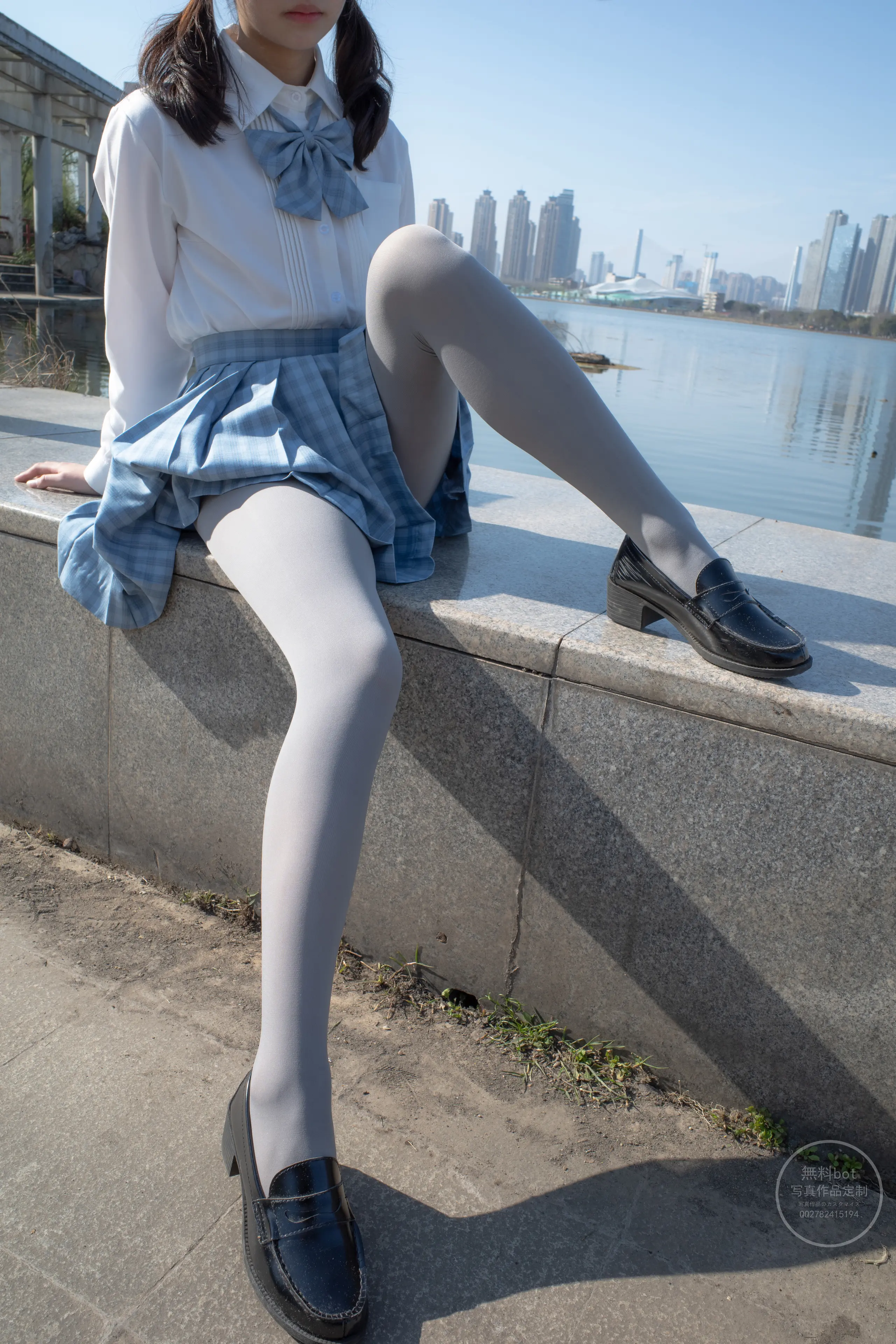 森萝财团 有料 小香 户外公园里的JK制服灰丝美腿 [100P]