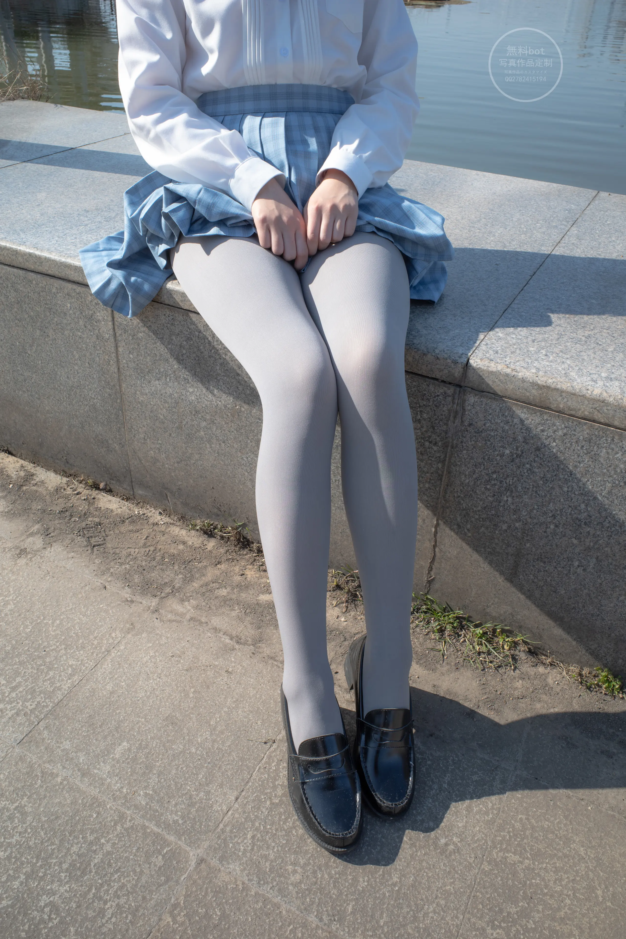 森萝财团 有料 小香 户外公园里的JK制服灰丝美腿 [100P]