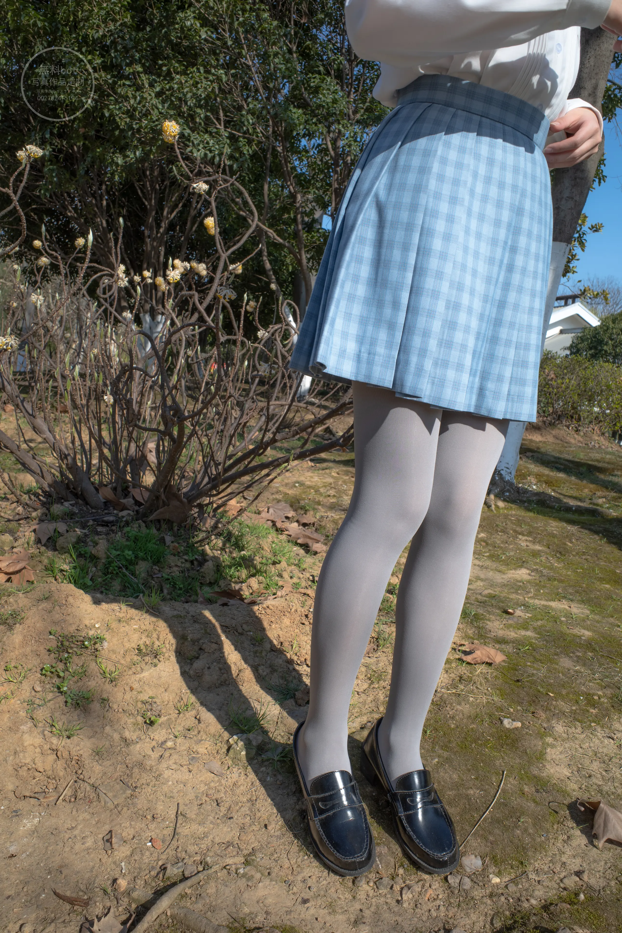 森萝财团 有料 小香 户外公园里的JK制服灰丝美腿 [100P]