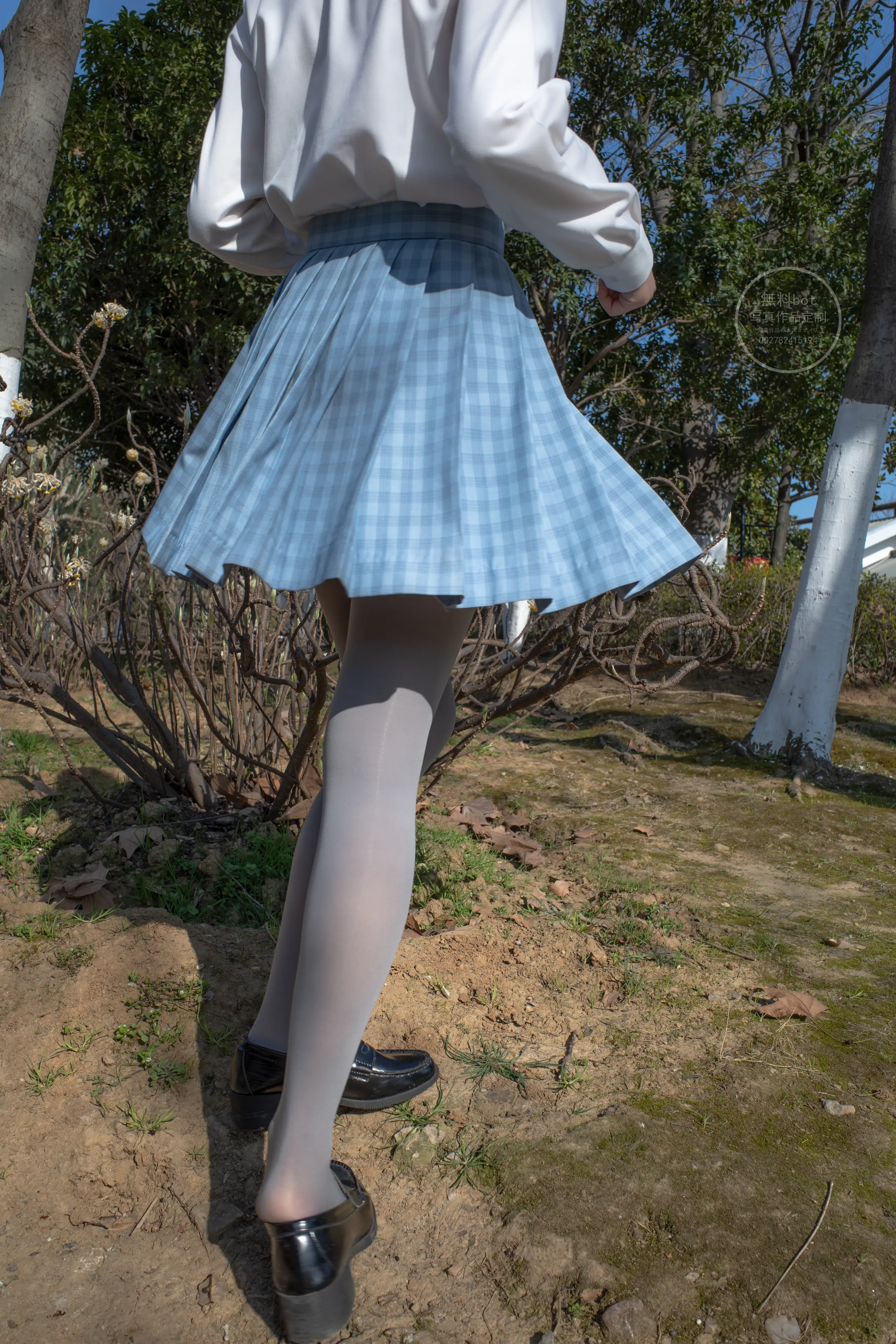 森萝财团 有料 小香 户外公园里的JK制服灰丝美腿 [100P]