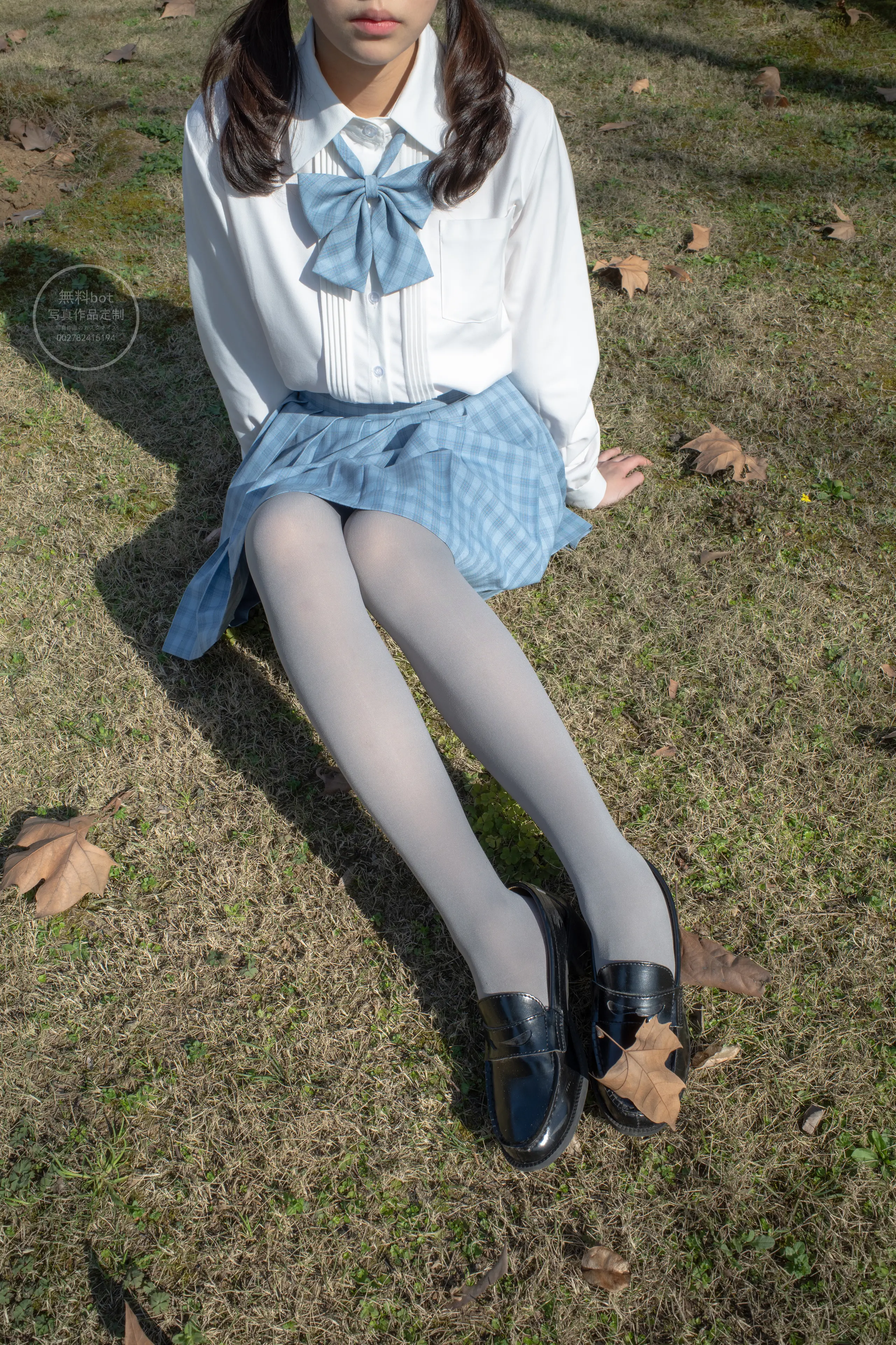 森萝财团 有料 小香 户外公园里的JK制服灰丝美腿 [100P]